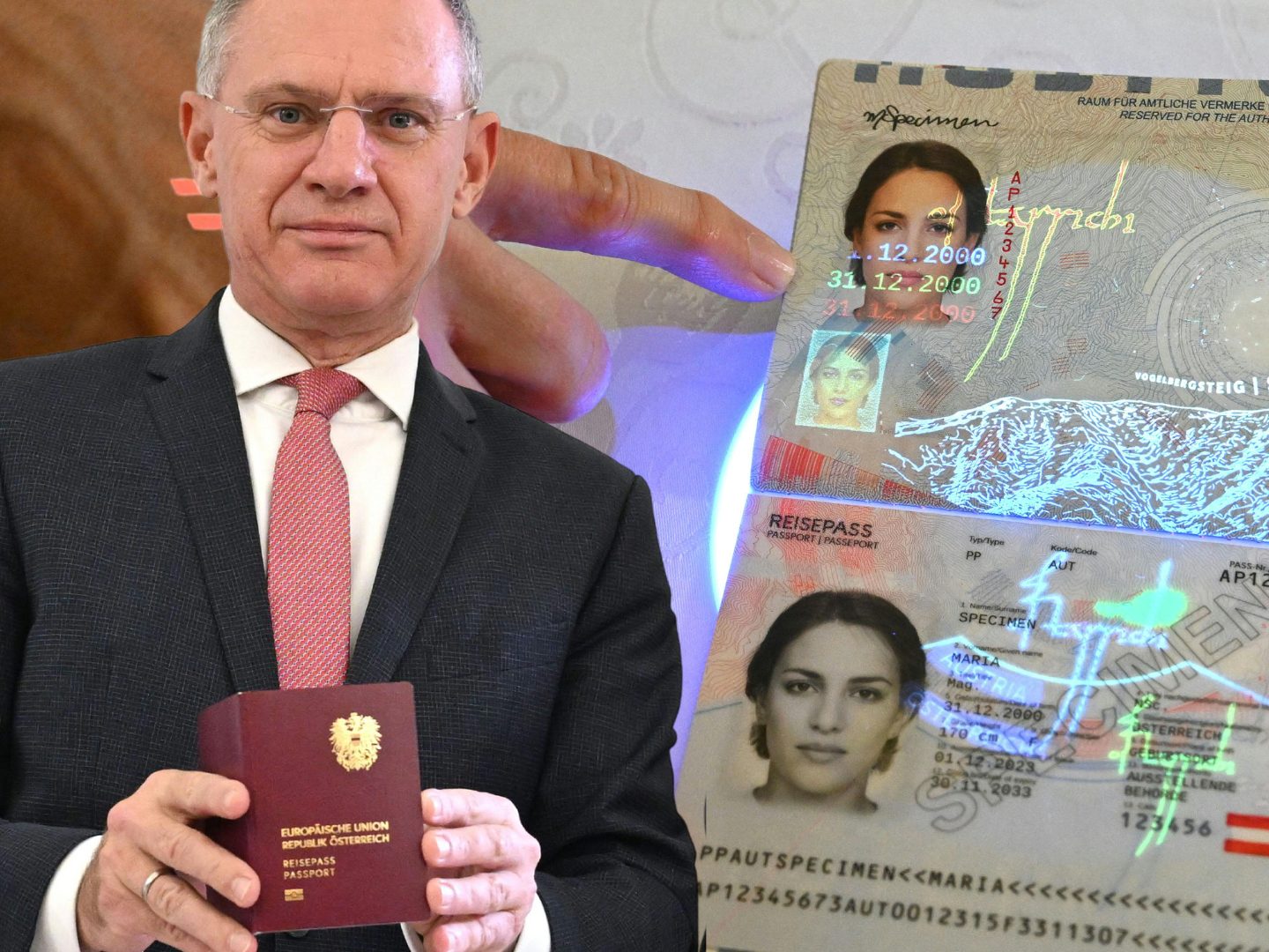 Innenminister Gerhard Karner (ÖVP) mit dem neuen Reisepass. Innenminister Gerhard Karner (ÖVP) mit dem neuen Reisepass.