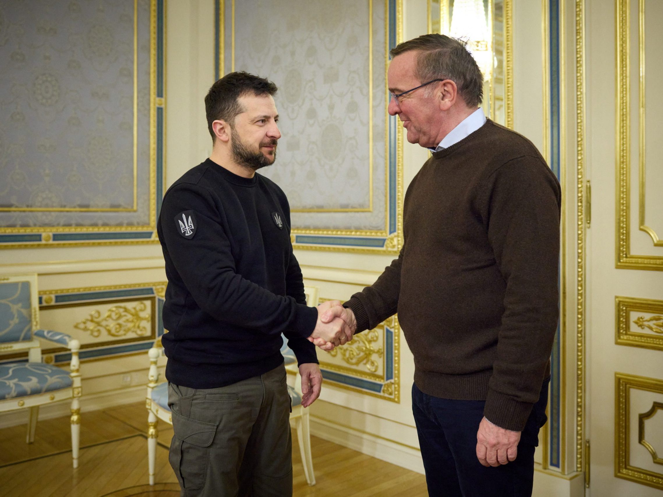 Pistorius (r.) bei seinem ersten Besuch in Kiew im Februar 2023. Pistorius (r.) bei seinem ersten Besuch in Kiew im Februar 2023.