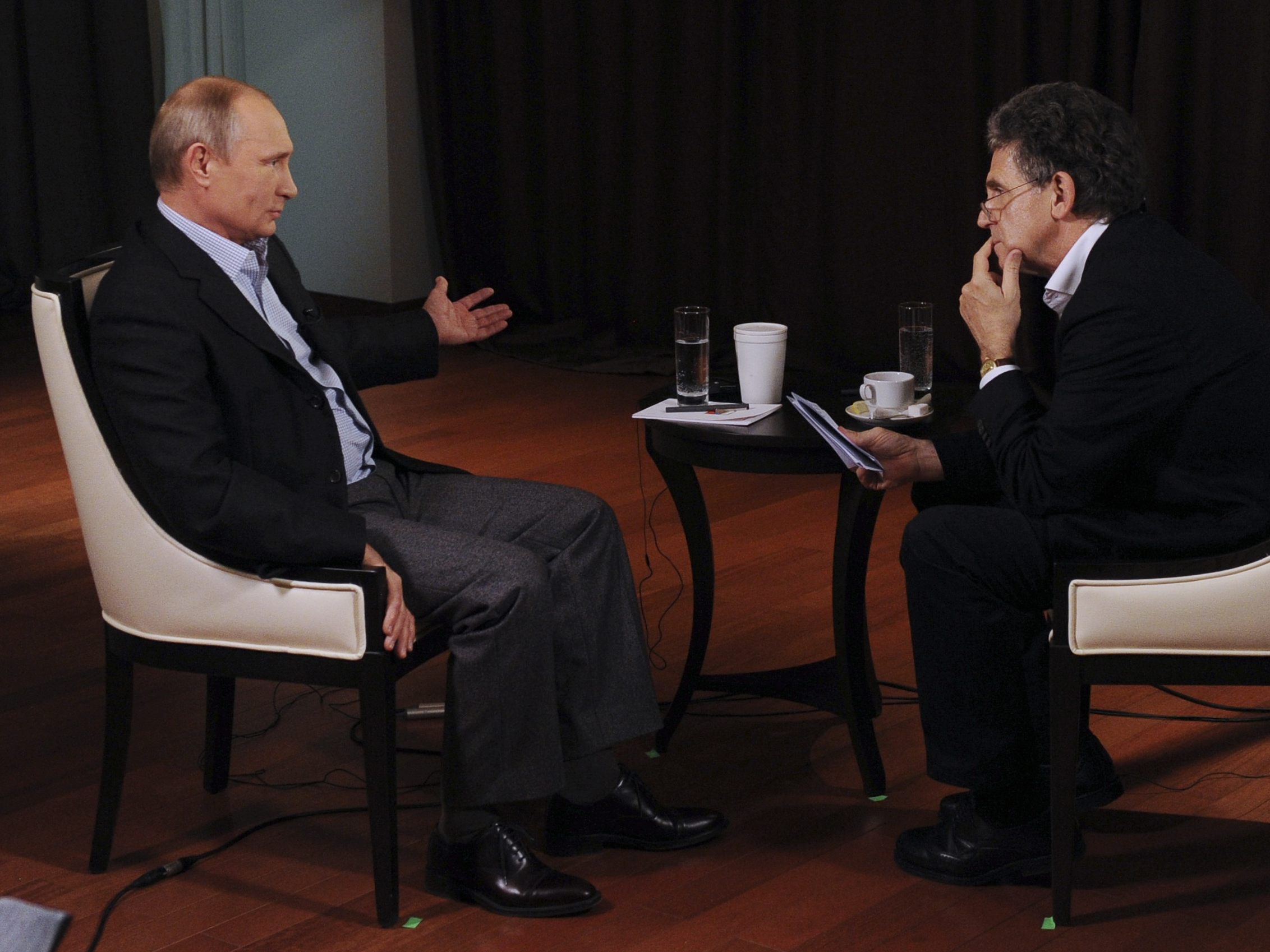 Hubert Seipel (r.) bei einem Interview mit Wladimir Putin (l.) im Jahr 2014 in Wladiwostok. Hubert Seipel (r.) bei einem Interview mit Wladimir Putin (l.) im Jahr 2014 in Wladiwostok.