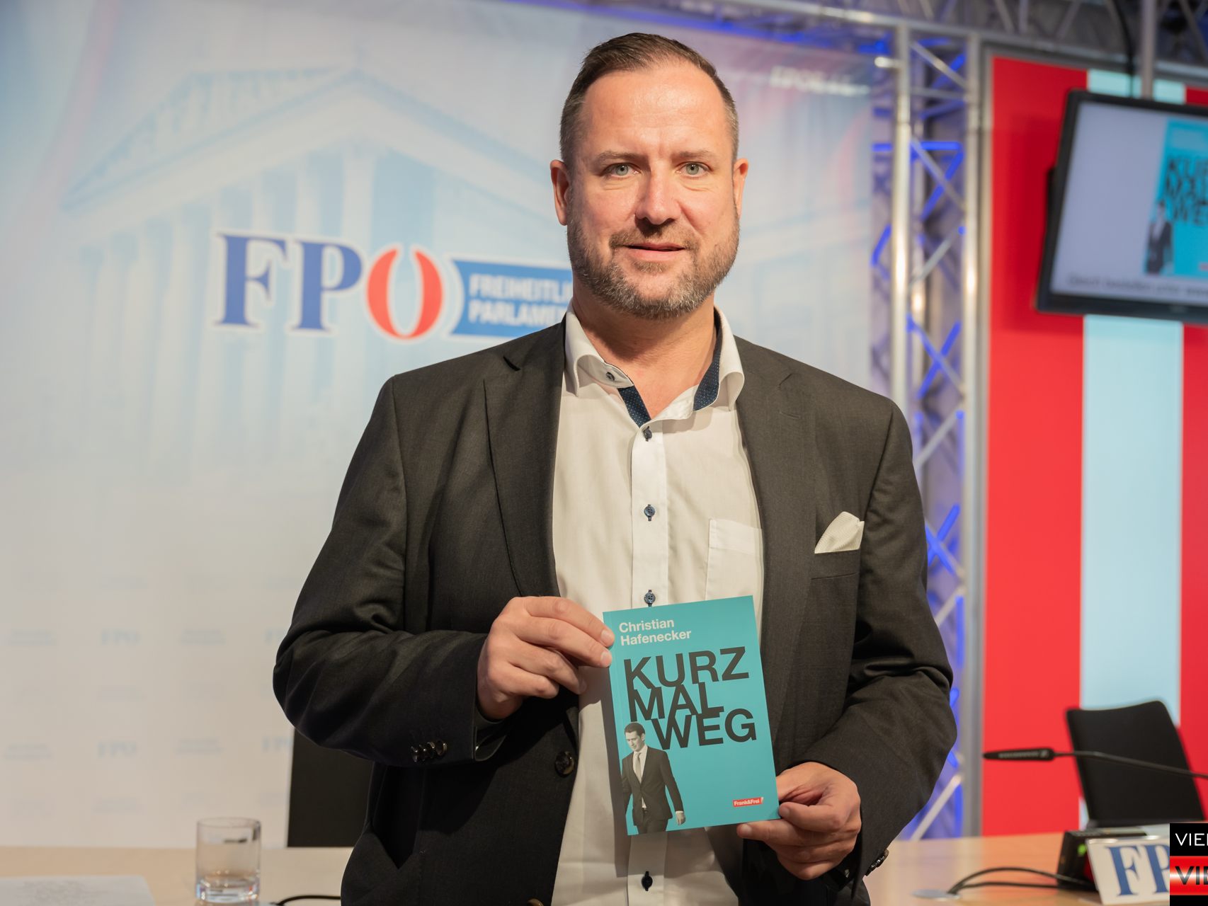 07112023 FPOe PK Buchpraesentation -Kurz mal weg- mit Christian Hafenecker