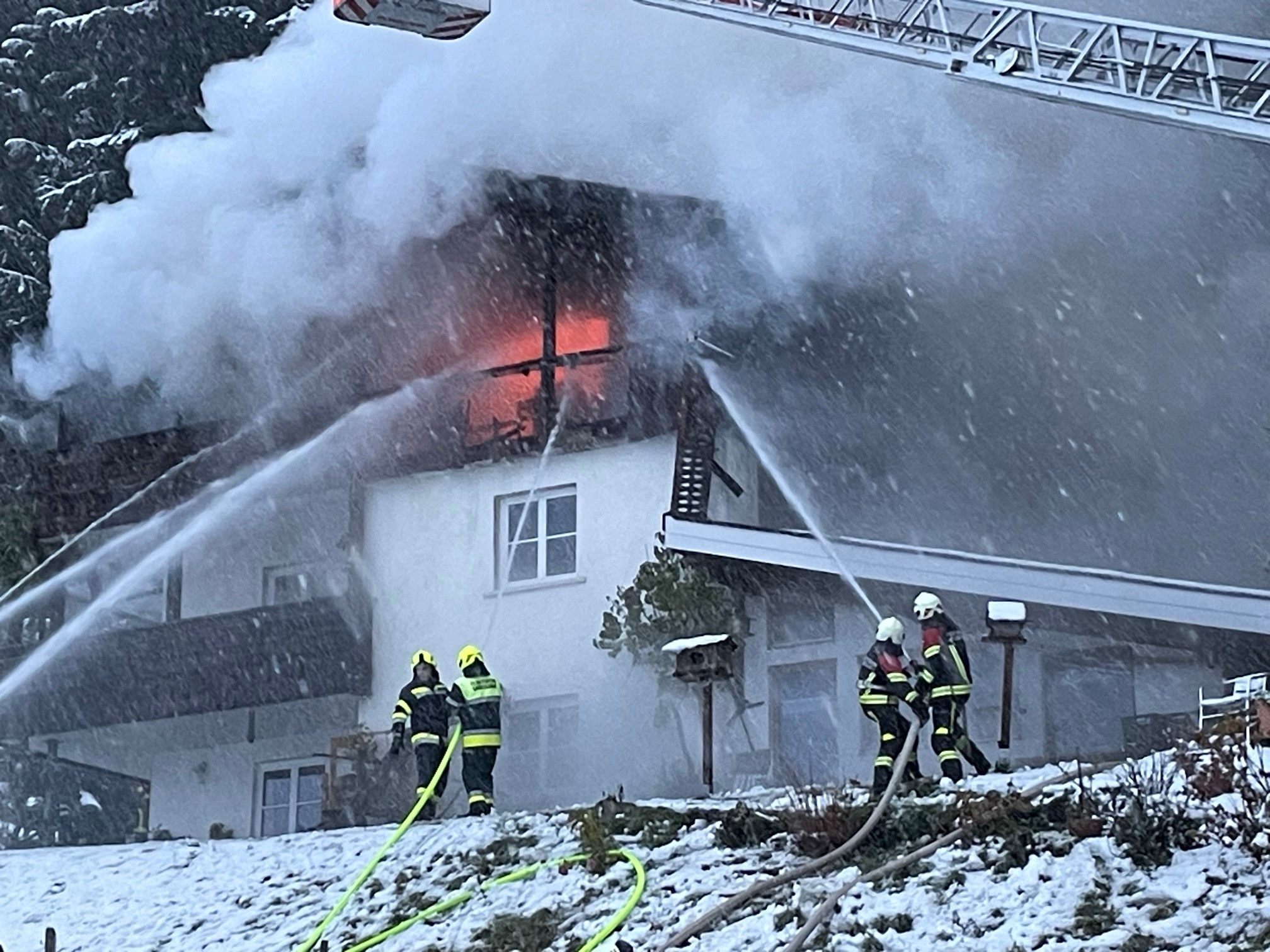Am Freitagnachmittag kam es zu einem Dachstuhlbrand in Alberschwende.