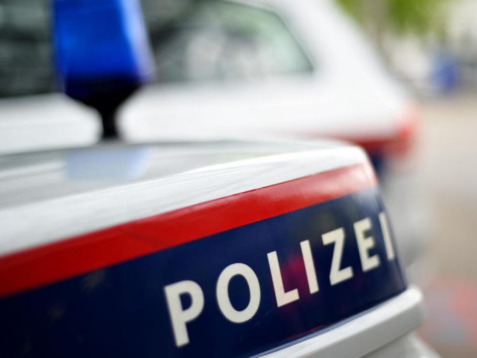 Ein 23-Jähriger bedrohte seine Großmutter und eine Cousine mit dem Messer.