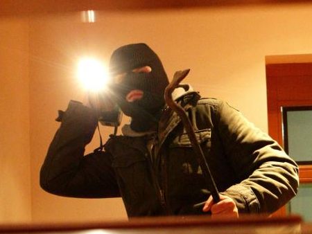 Die Polizei fasste einen Einbrecher in Wien-Meidling. Die Polizei fasste einen Einbrecher in Wien-Meidling.