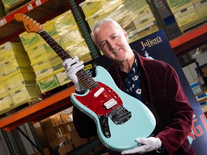 Die Gitarre von Kurt Cobain wurde versteigert. Die Gitarre von Kurt Cobain wurde versteigert.