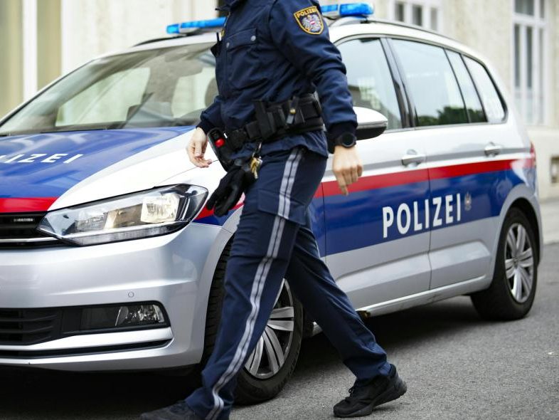 Die Polizei hat eine entflohene Insassin gefasst. Die Polizei hat eine entflohene Insassin gefasst.