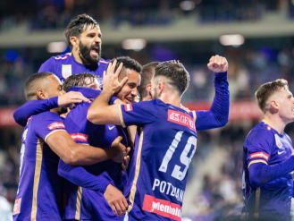 Die Wiener Austria feierte dank eines Last-Minute-Tors einen 1:0-Sieg gegen Austria Lustenau. Die Wiener Austria feierte dank eines Last-Minute-Tors einen 1:0-Sieg gegen Austria Lustenau.