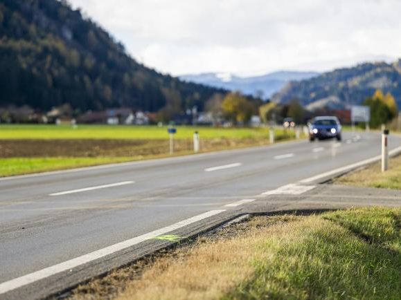 Ein 17-Jähriger wurde bei einem Autounfall getötet. Ein 17-Jähriger wurde bei einem Autounfall getötet.