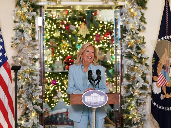 Jill Biden präsentierte das weihnachtlich Geschmückte Weiße Haus.