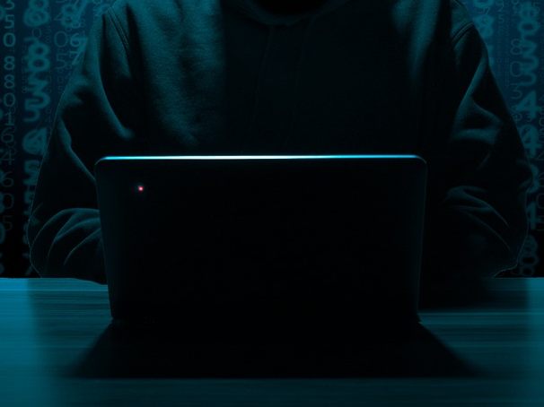 Internetbetrüger erbeuteten einen siebenstelligen Eurobetrag.