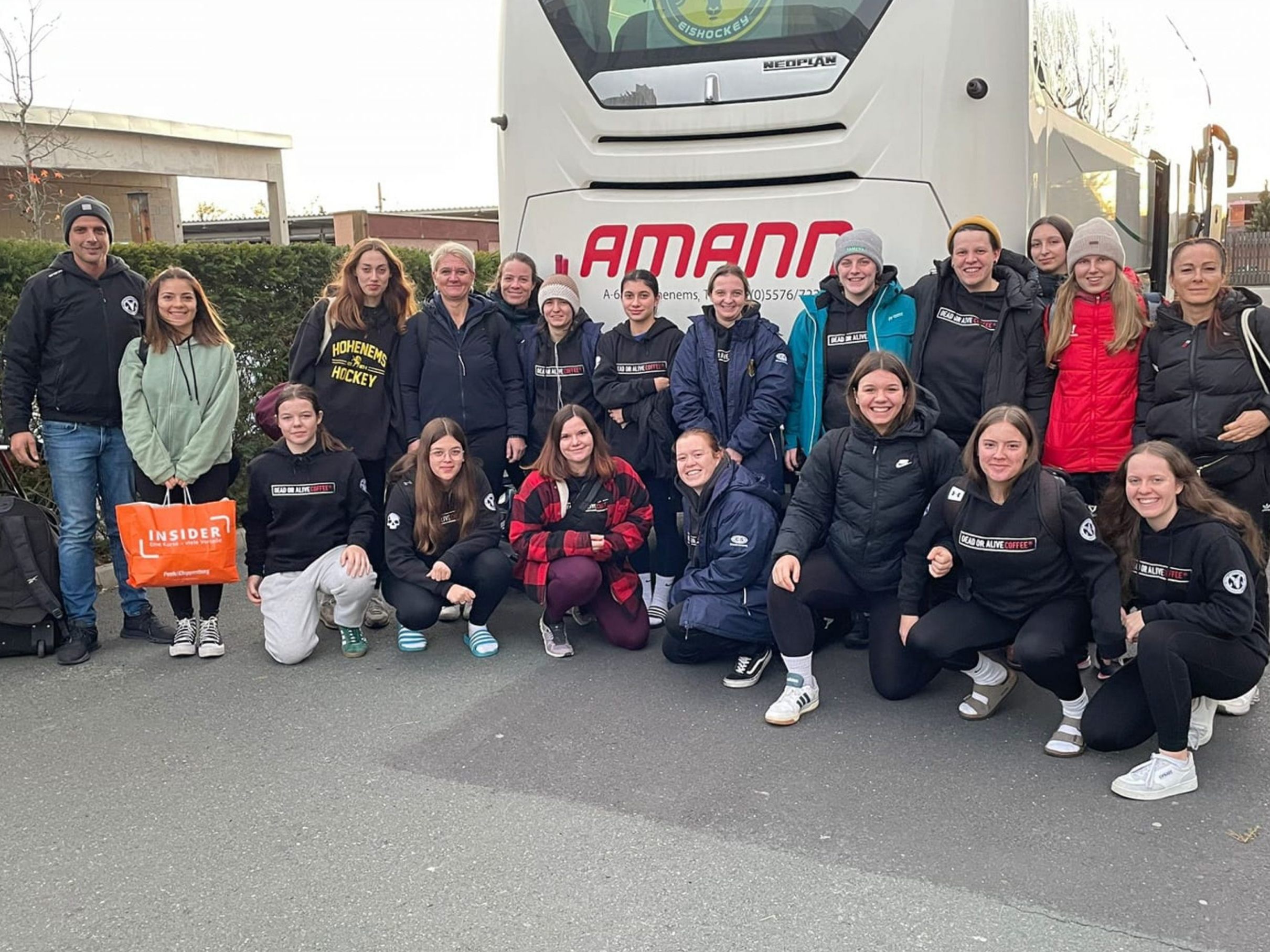 Erstmals mit dem großen Reisebus ging es für die Emser Hockeydamen am vergangenen Wochenende zu einem Auswärtsspiel