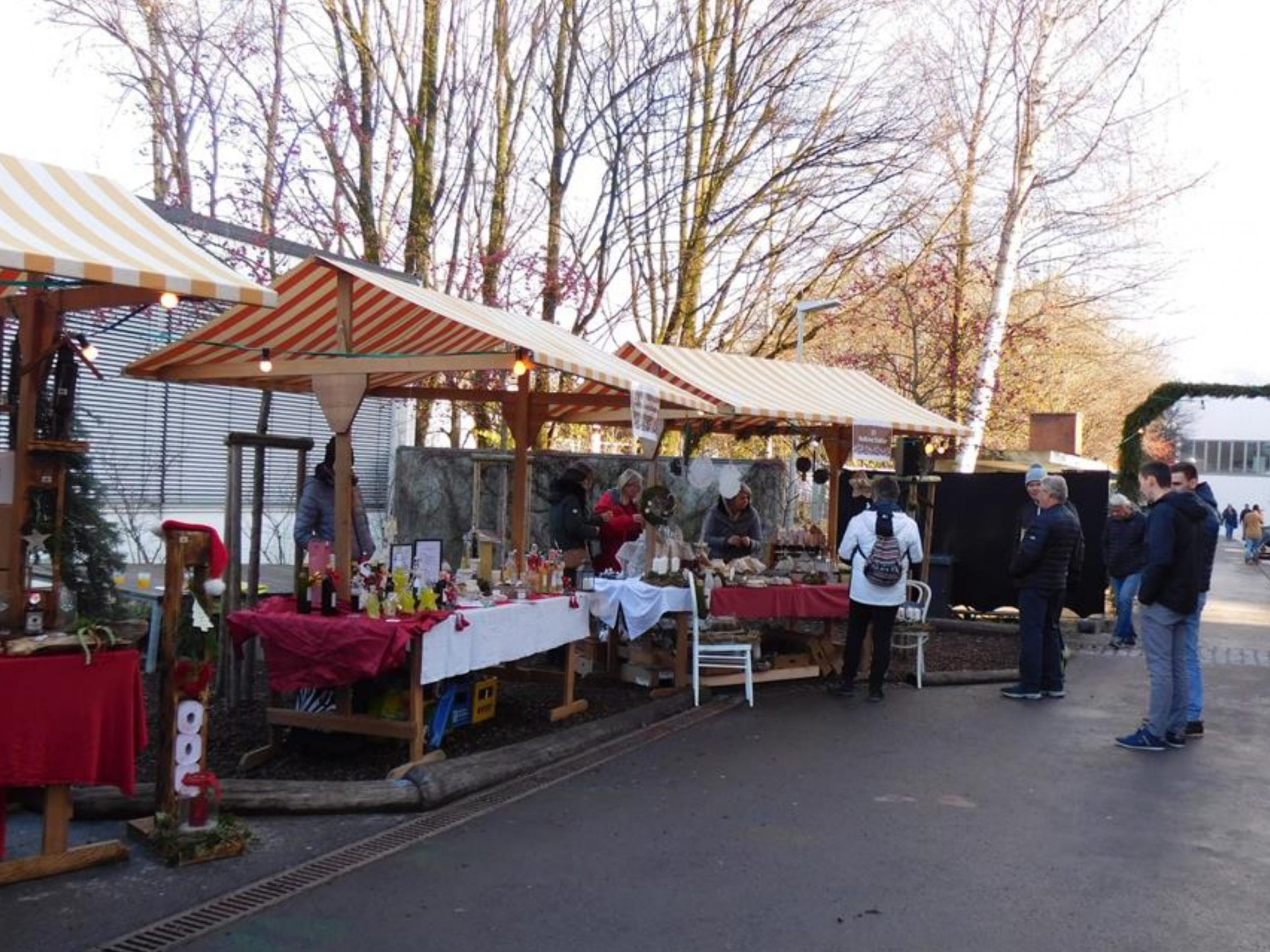 Mit dem traditionellen Weihnachtsmarkt startet die Gemeinde Mäder in die bevorstehende Adventszeit. Mit dem traditionellen Weihnachtsmarkt startet die Gemeinde Mäder in die bevorstehende Adventszeit.