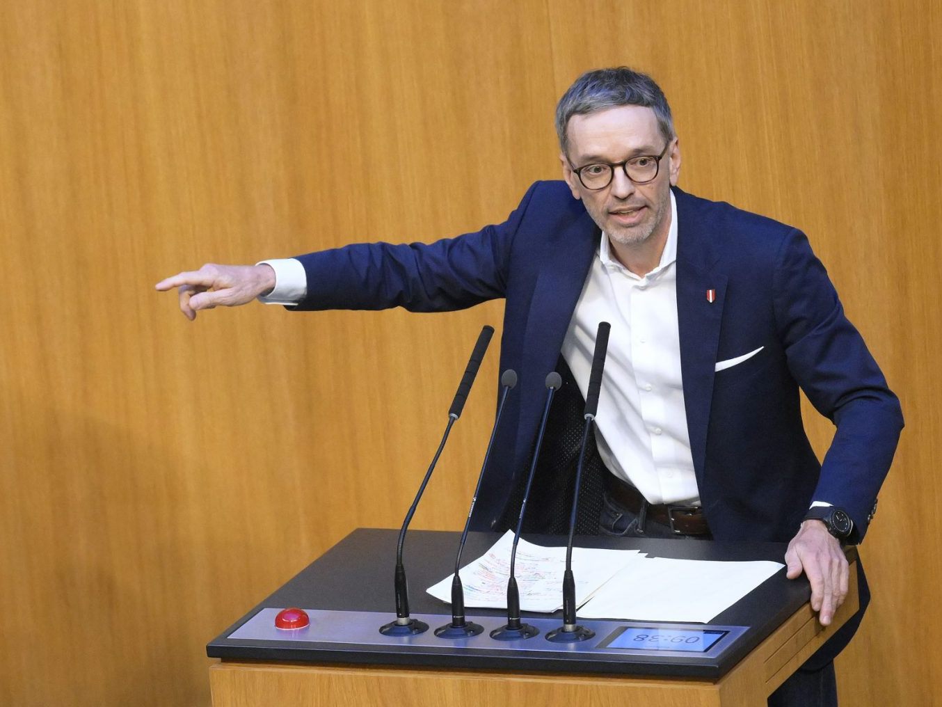 Kickl erntet Ordnungsruf schon am ersten Tag der dreitägigen Budgetdebatte. Kickl erntet Ordnungsruf schon am ersten Tag der dreitägigen Budgetdebatte.