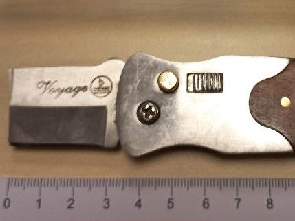 Der Ladendieb verletzte den Ladendetektiv mit einem Messer.