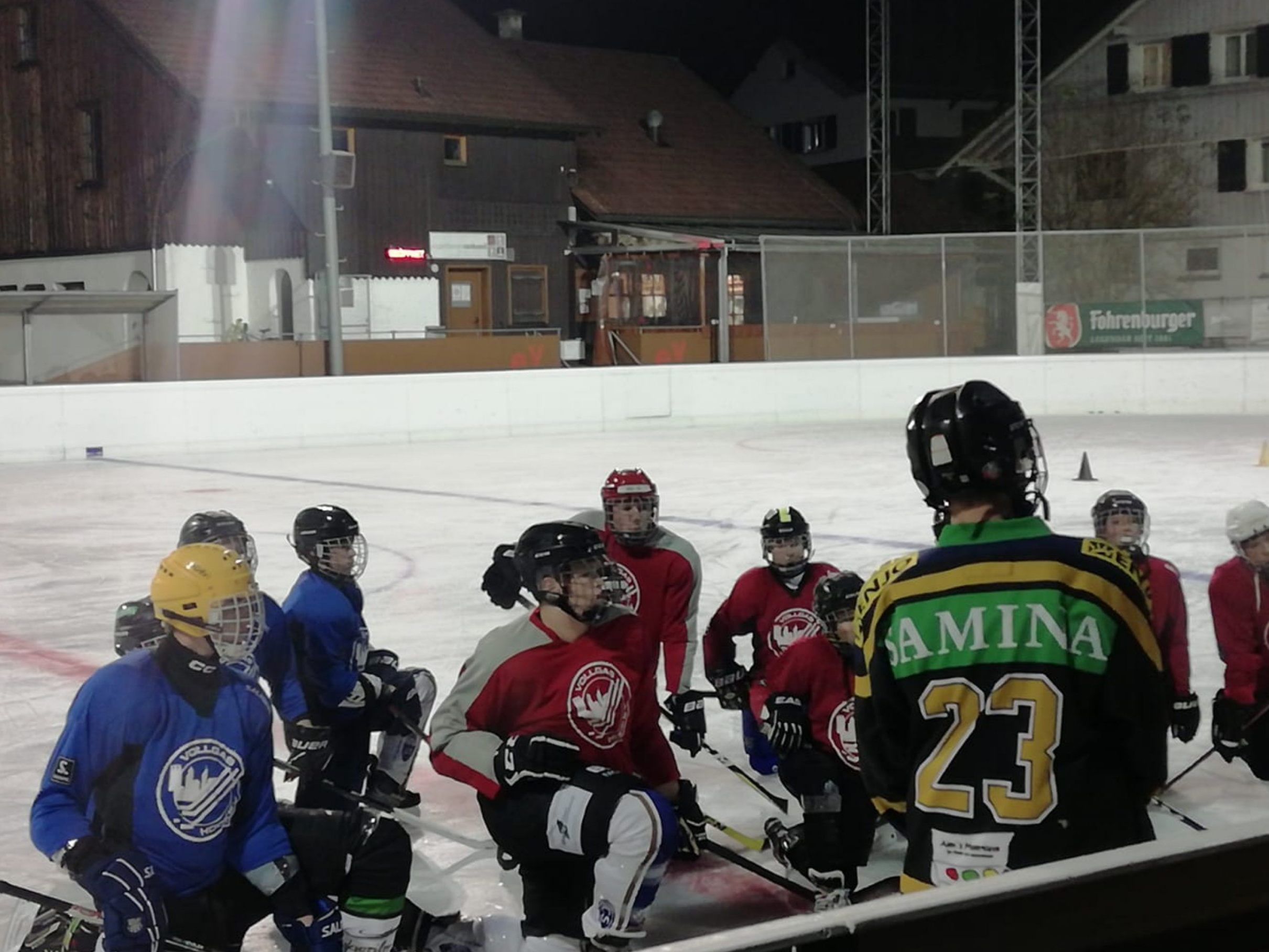 In dieser Woche starteten auch die Nachwuchscracks des HC SAMINA Rankweil mit dem ersten Eistraining in die neue Saison. In dieser Woche starteten auch die Nachwuchscracks des HC SAMINA Rankweil mit dem ersten Eistraining in die neue Saison.