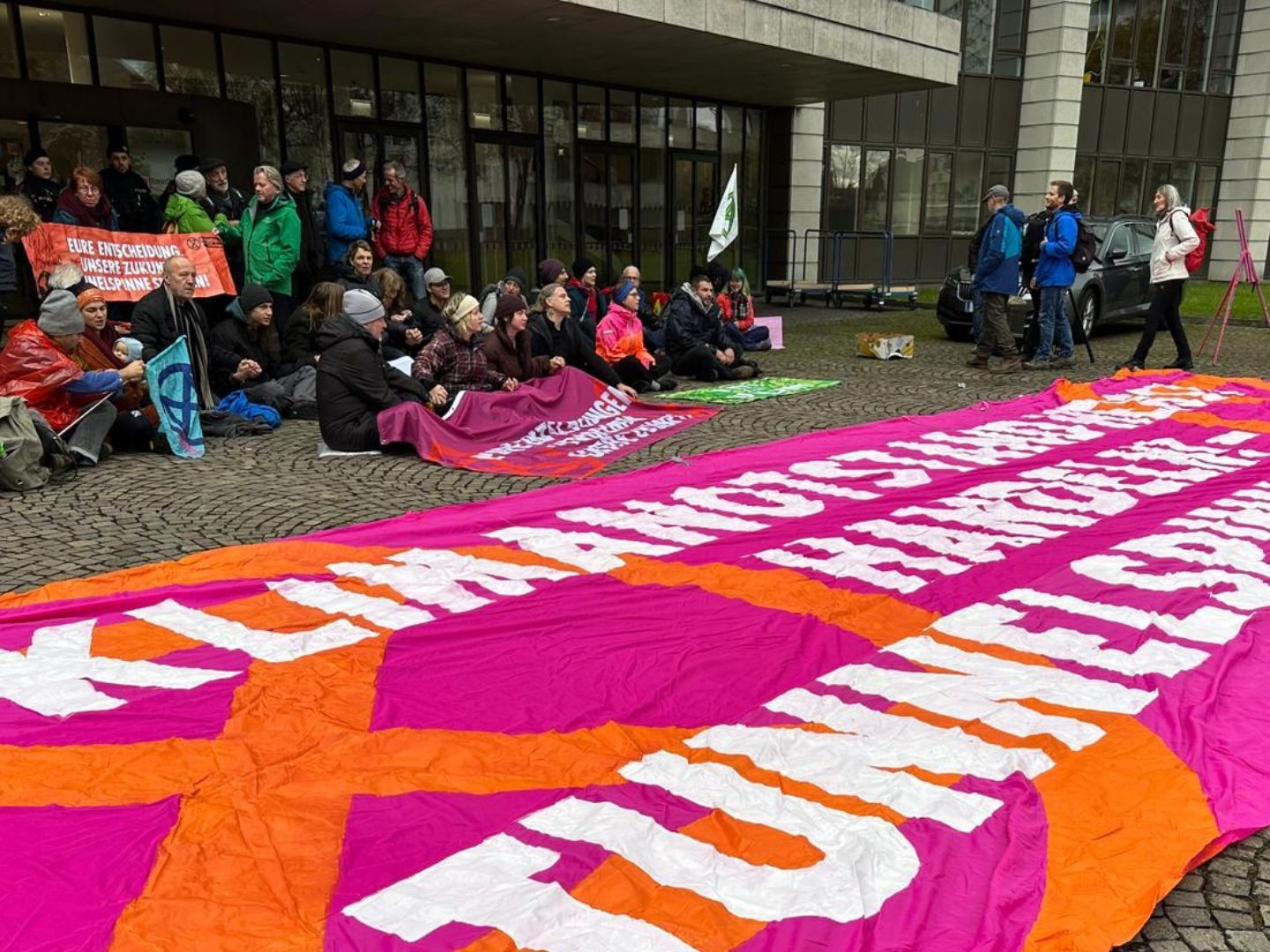 Protestaktion vor dem Landhaus