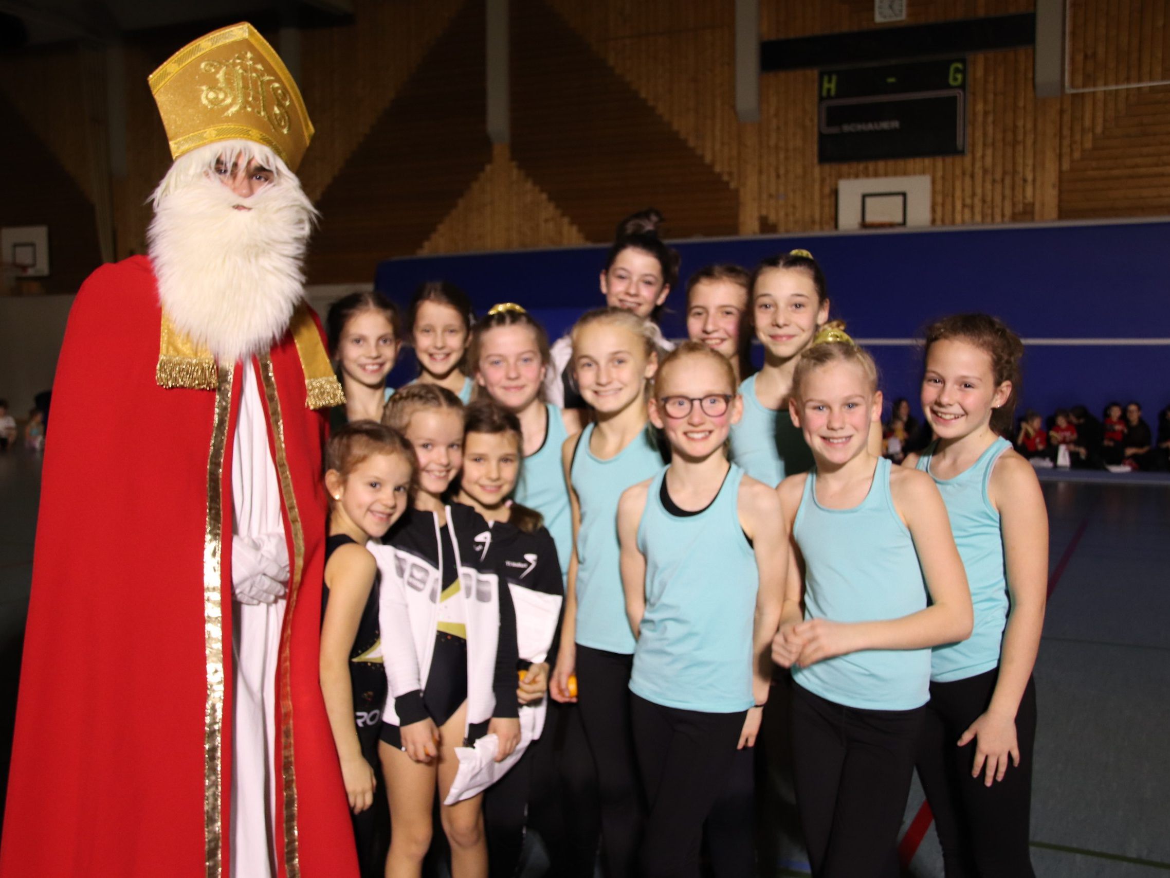Die Kinder freuten sich über den Besuch des Hl. Nikolaus. Die Kinder freuten sich über den Besuch des Hl. Nikolaus.