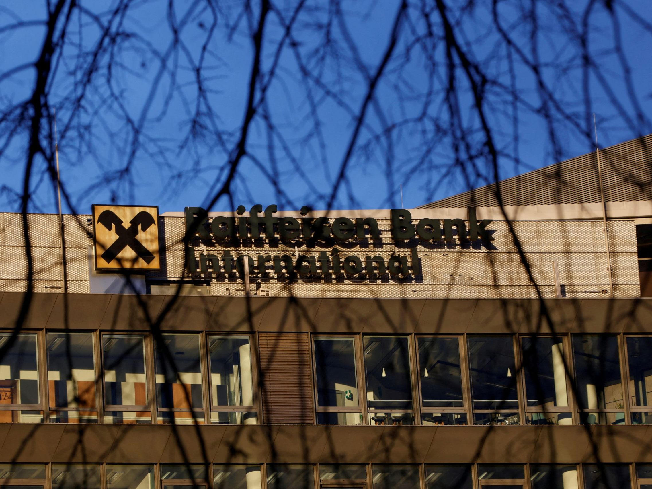 Die Raiffeisen International will die Strabag-Anteile von Oleg Deripaska kaufen. Die Raiffeisen International will die Strabag-Anteile von Oleg Deripaska kaufen.