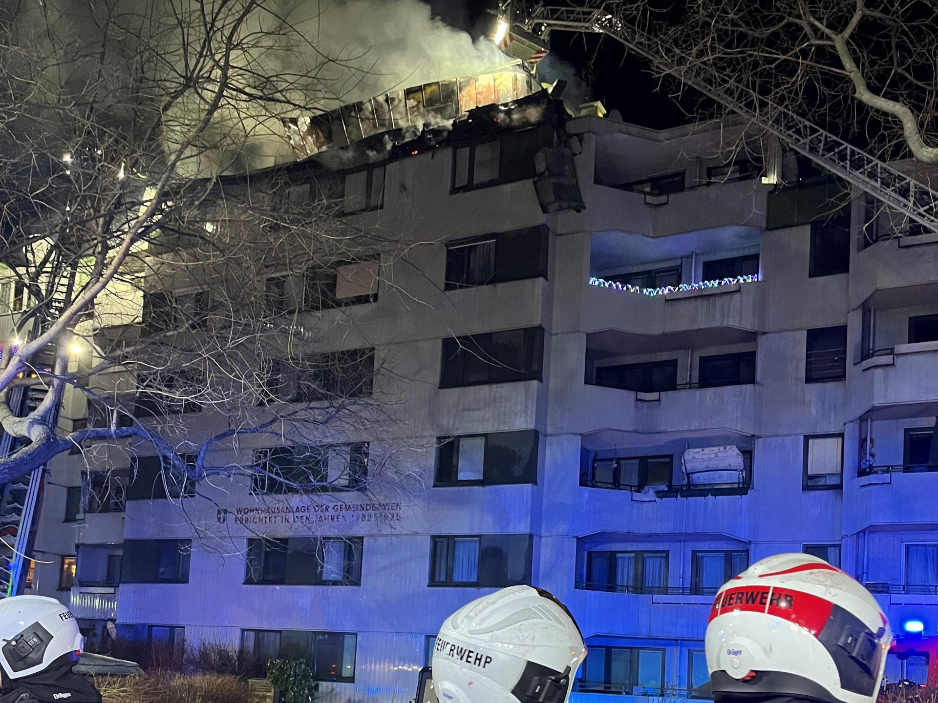 Im Johann-Hatzl-Hof in Wien-Simmering kam es zu einem Wohnungsbrand. Im Johann-Hatzl-Hof in Wien-Simmering kam es zu einem Wohnungsbrand.