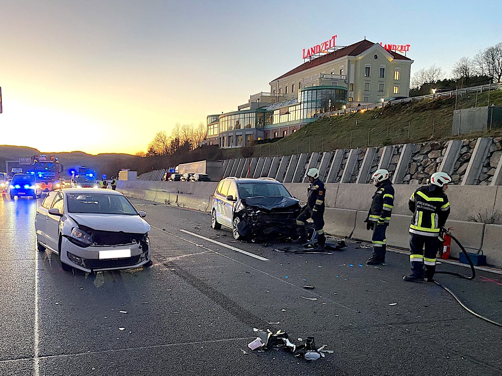 Auf der Westautobahn (A1) Richtung Wien kam es am Montag zu einem Auffahrunfall, bei dem ein neunjähriges Mädchen schwer verletzt wurde.