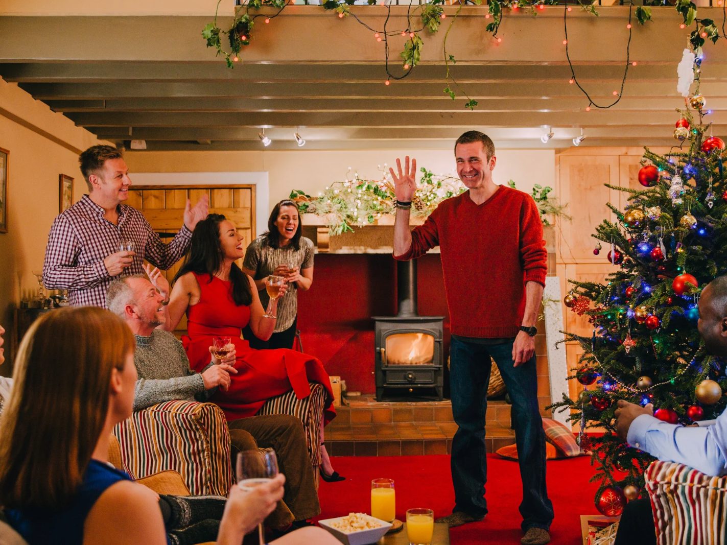 Damit die Weihnachtszeit in diesem Jahr etwas ganz Besonderes wird, sind hier ein paar Weihnachtsspiele zu finden – für die nächste Weihnachtsfeier, für daheim unterm Weihnachtsbaum oder beim Christmas-Get-Together mit Freunden.