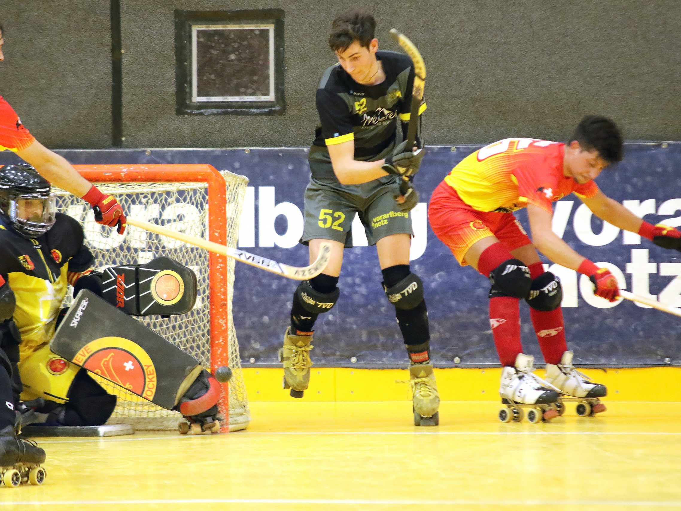 Spannung bis zur letzten Minute hieß es beim Spiel des RHC Dornbirn gegen die Gäste aus Genf. Spannung bis zur letzten Minute hieß es beim Spiel des RHC Dornbirn gegen die Gäste aus Genf.