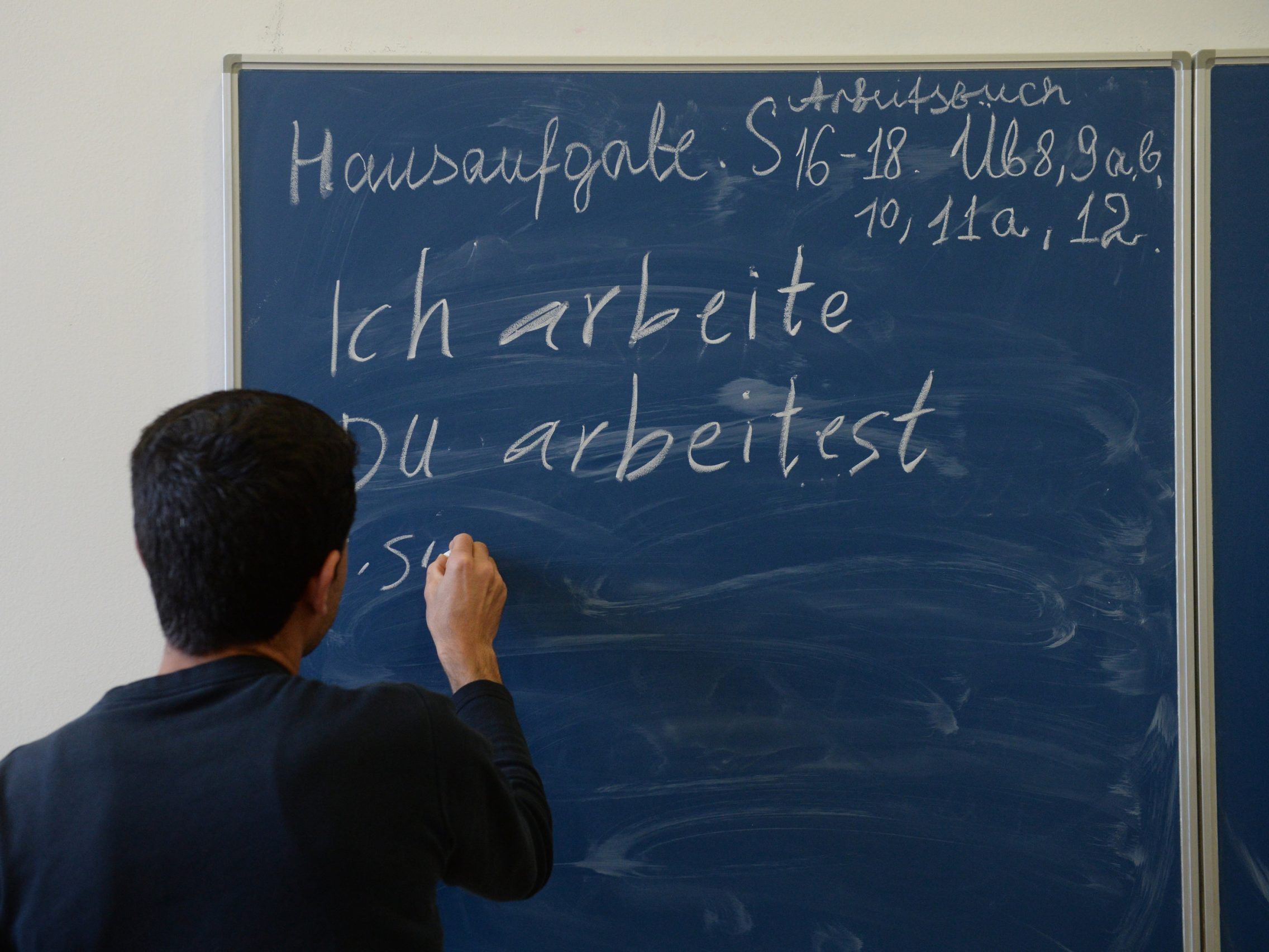 2023 waren etwa 66.000 Menschen in geförderten Deutschkursen. 2023 waren etwa 66.000 Menschen in geförderten Deutschkursen.