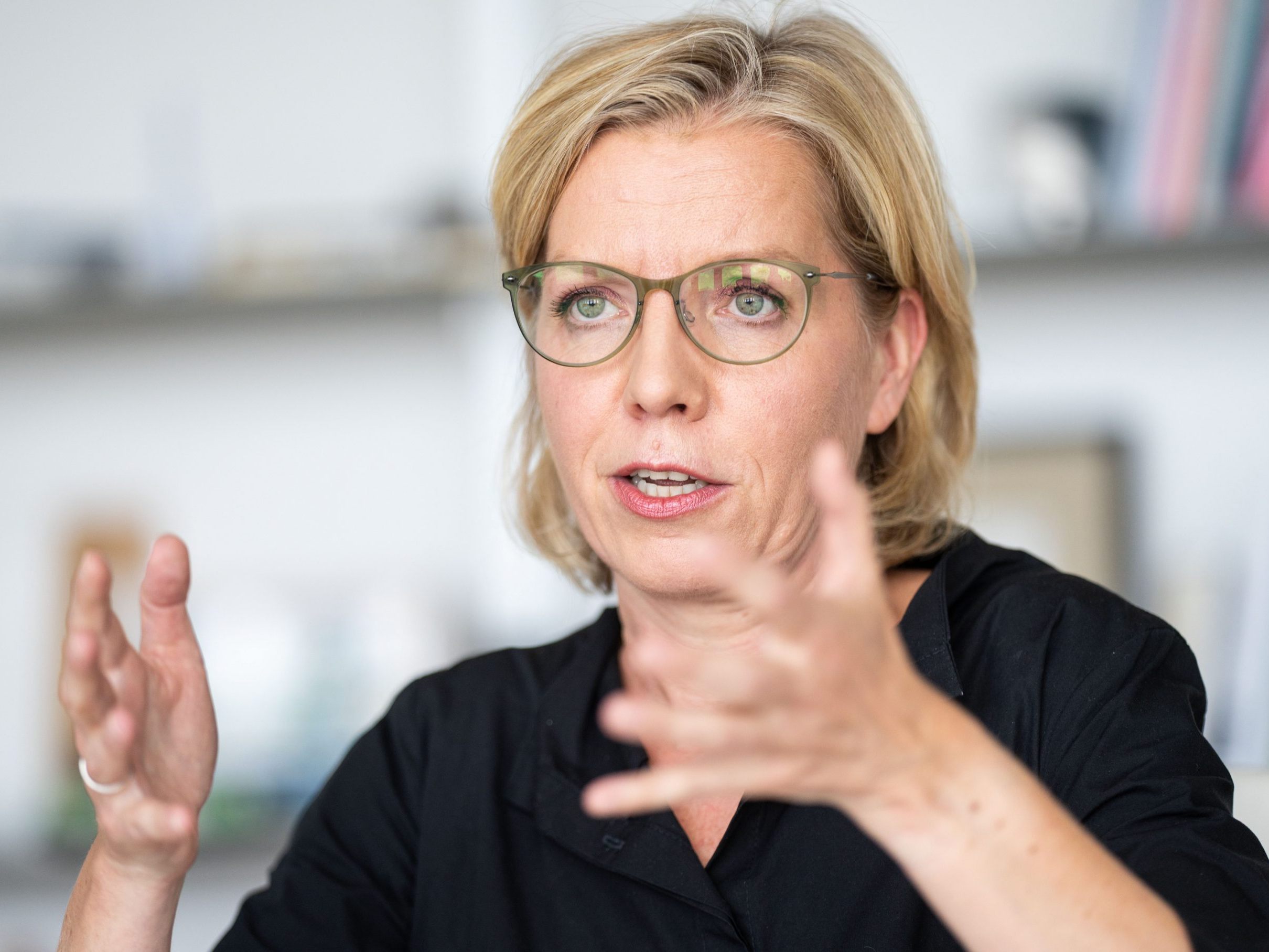 Klimaschutz-Ministerin Gewessler kritisiert die Aktivisten.