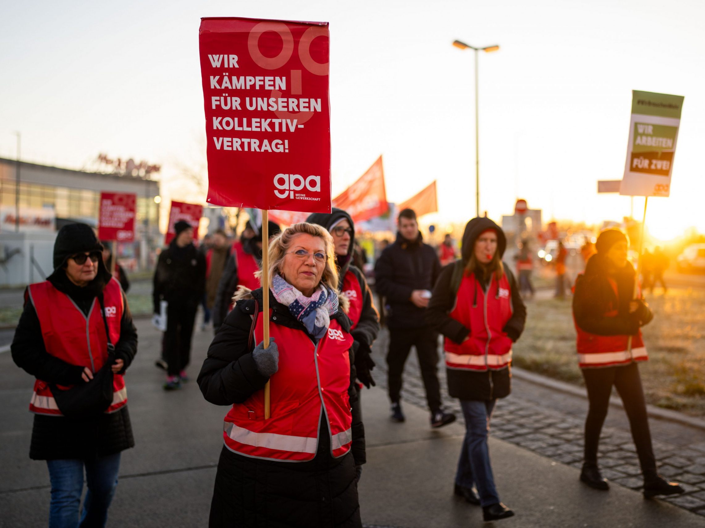 Die GPA setzt die Proteste in Wien und St. Pölten fort. Die GPA setzt die Proteste in Wien und St. Pölten fort.
