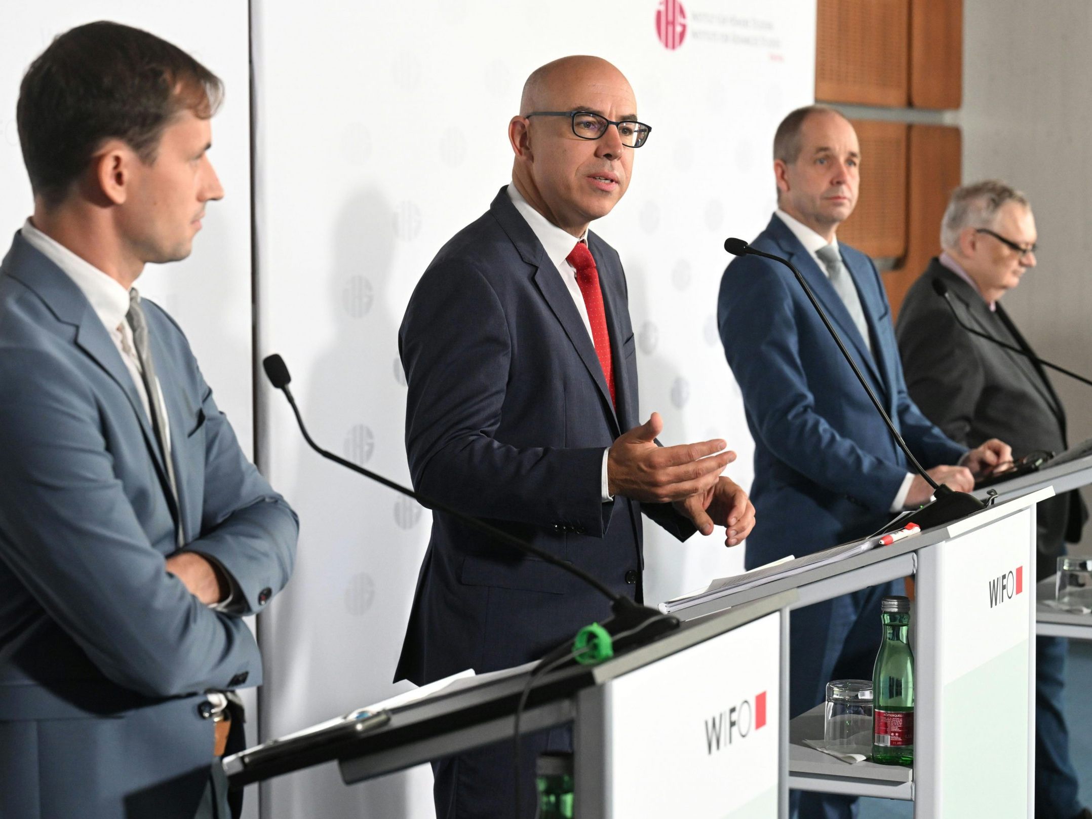 Wirtschaftsprognose für laufendes Jahr, 2024 und 2025 - Inflationsentwicklung weiter im Fokus