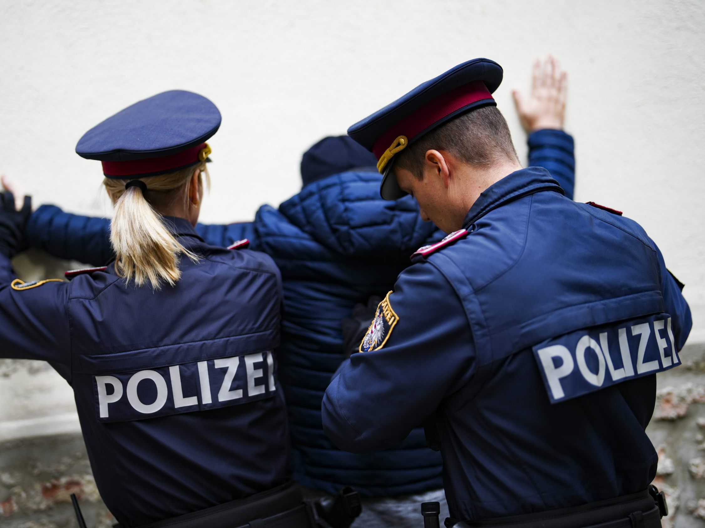 Die Kontrolle eines Wildpinklers in Wien-Leopoldstadt eskalierte. Die Kontrolle eines Wildpinklers in Wien-Leopoldstadt eskalierte.