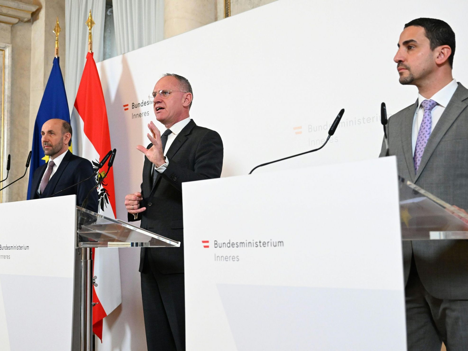 Karner zwischen Ruf (links) und Haijawi-Pirchner (rechts).