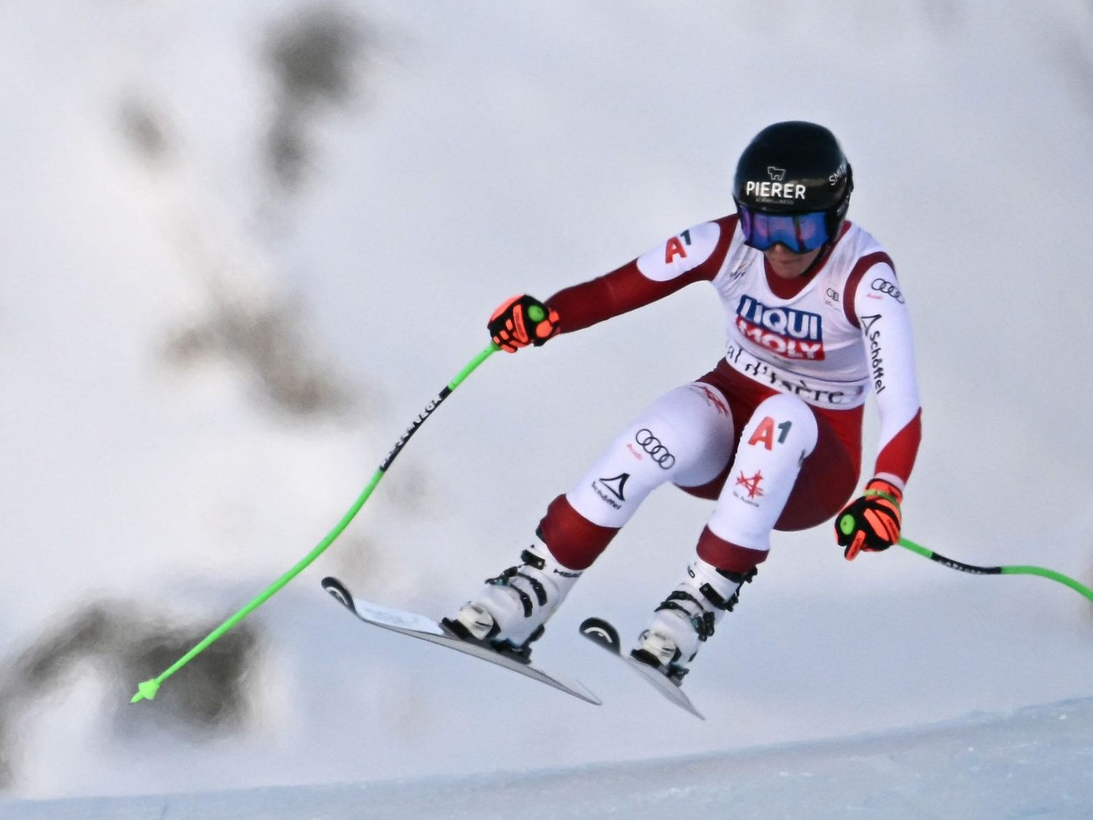 Cornelia Hütter schafft es in Val d'Isere aufs Abfahrts-Podest. Cornelia Hütter schafft es in Val d'Isere aufs Abfahrts-Podest.