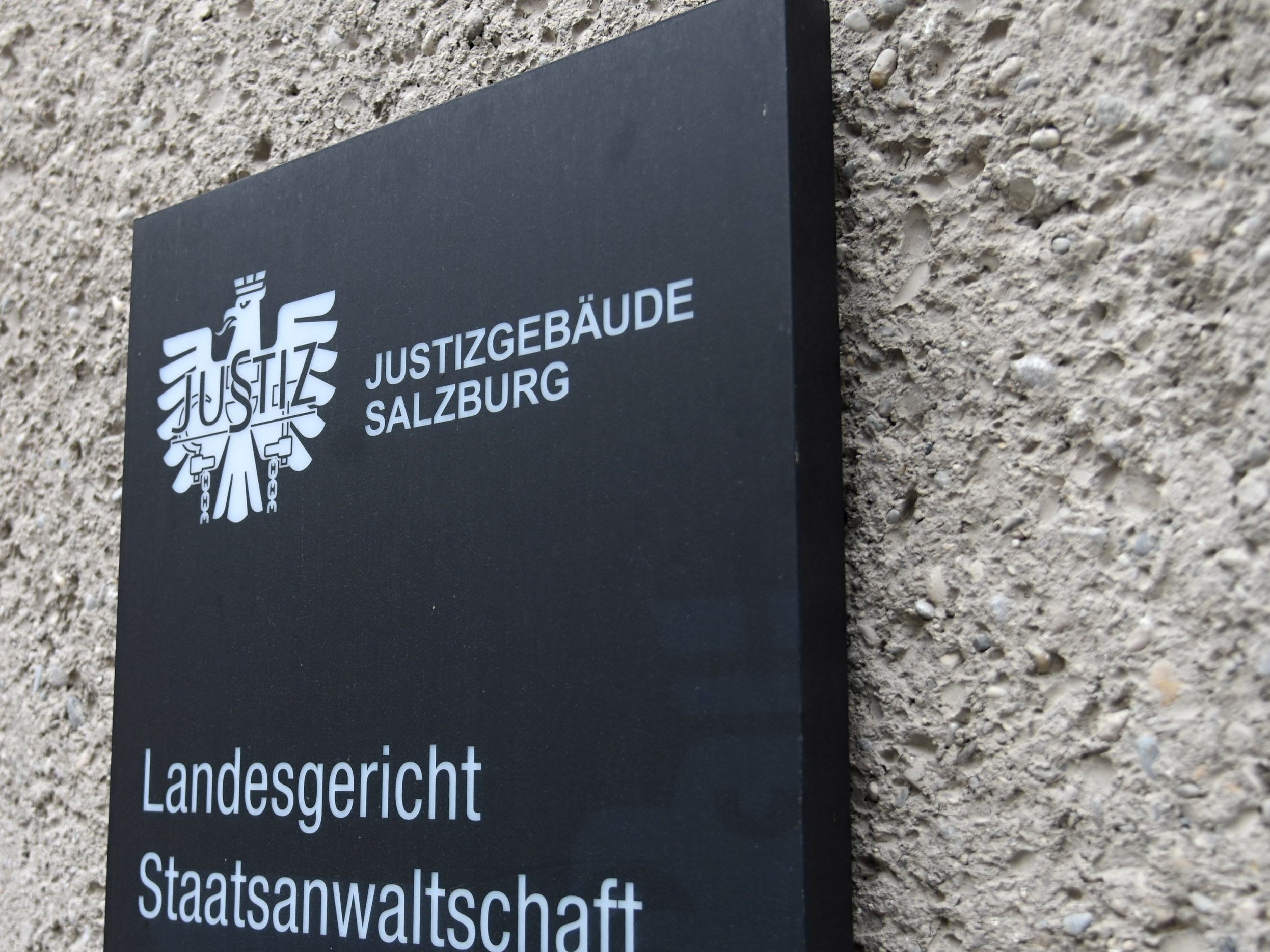Gegen einen Salzburger FPÖ-Mandatar wurde ein Ermittlungsverfahren eingeleitet. Gegen einen Salzburger FPÖ-Mandatar wurde ein Ermittlungsverfahren eingeleitet.