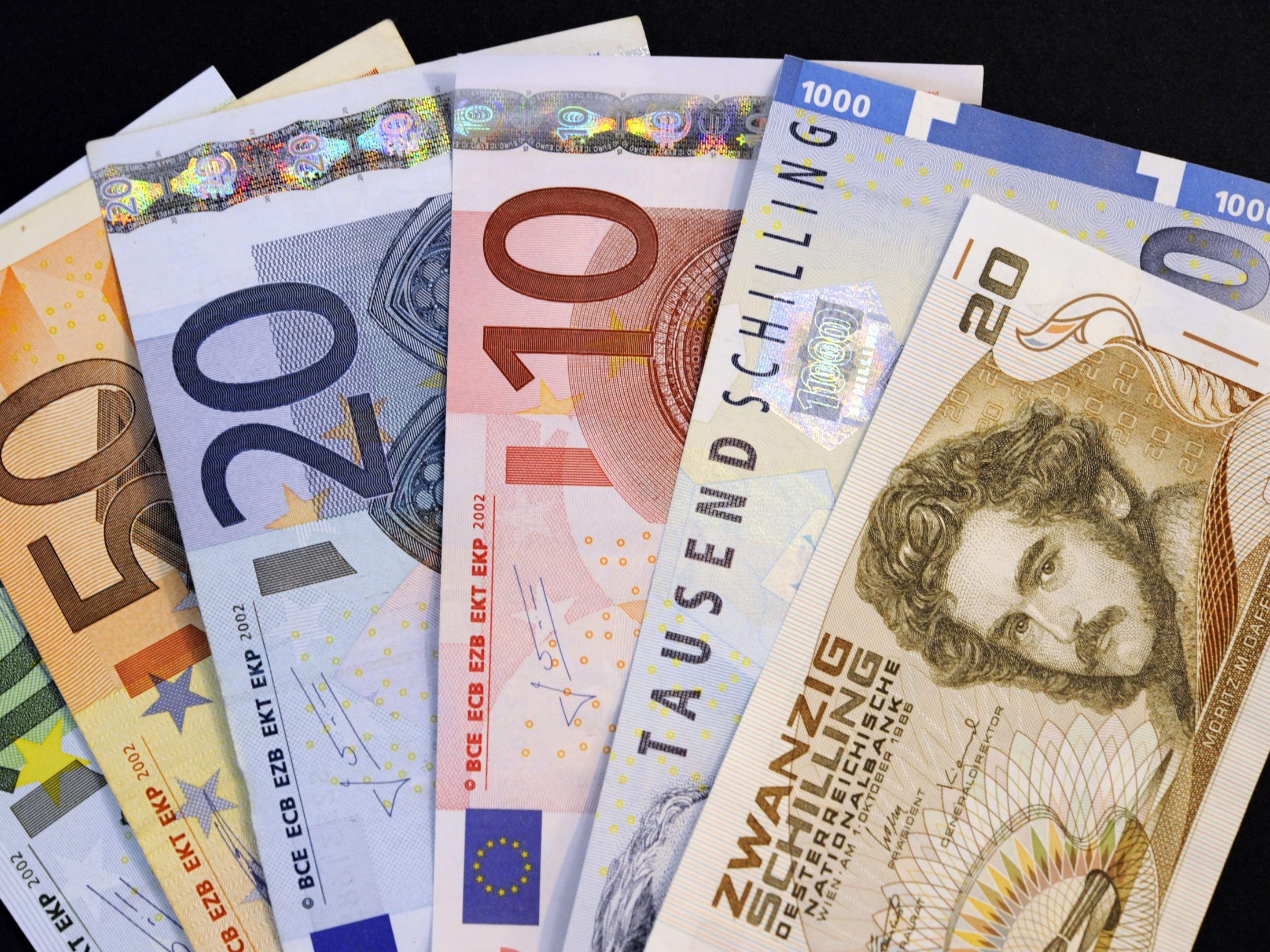 Es wurden immer noch fast sieben Milliarden Schilling nicht umgetauscht. Es wurden immer noch fast sieben Milliarden Schilling nicht umgetauscht.