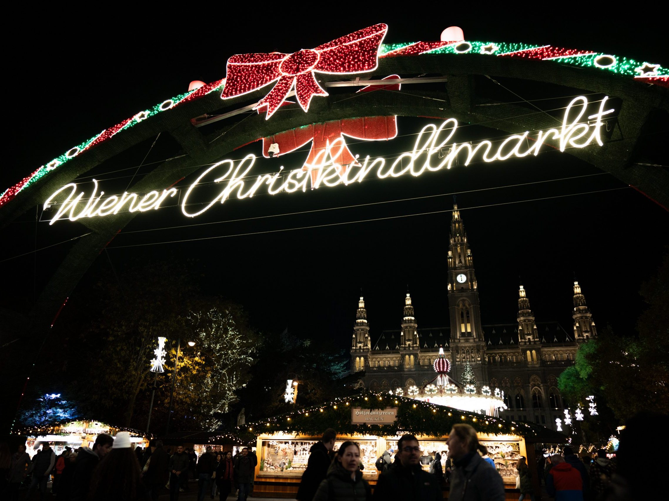 Der Weihnachtsmarkt am Wiener Rathausplatz ist auf TikTok der Christkindlmarkt mit den meisten Aufrufen in Österreich. Der Weihnachtsmarkt am Wiener Rathausplatz ist auf TikTok der Christkindlmarkt mit den meisten Aufrufen in Österreich.