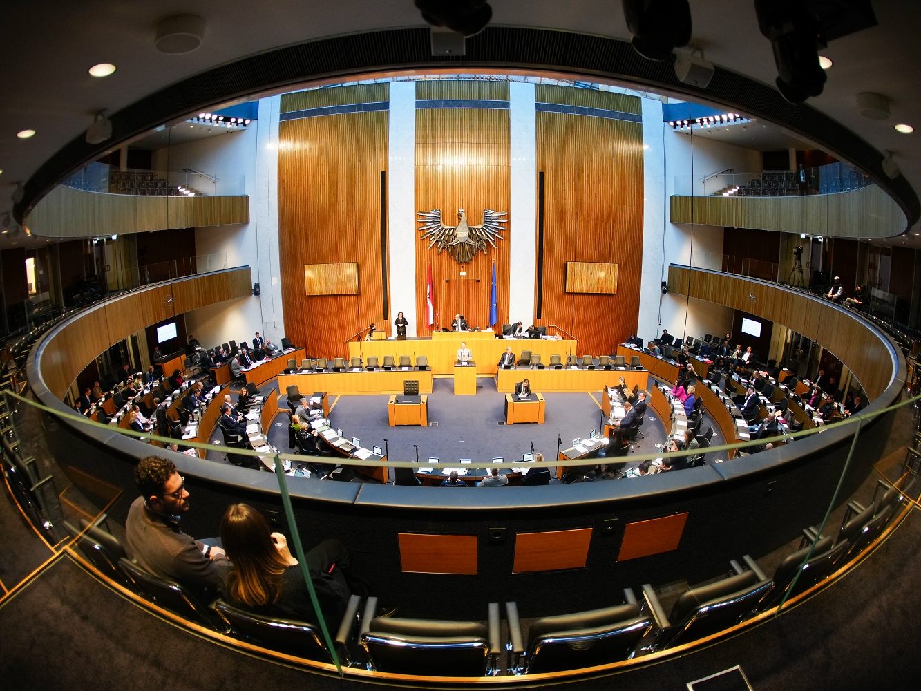Das Bild zeigt den Plenarsaal im Parlament. Das Bild zeigt den Plenarsaal im Parlament.