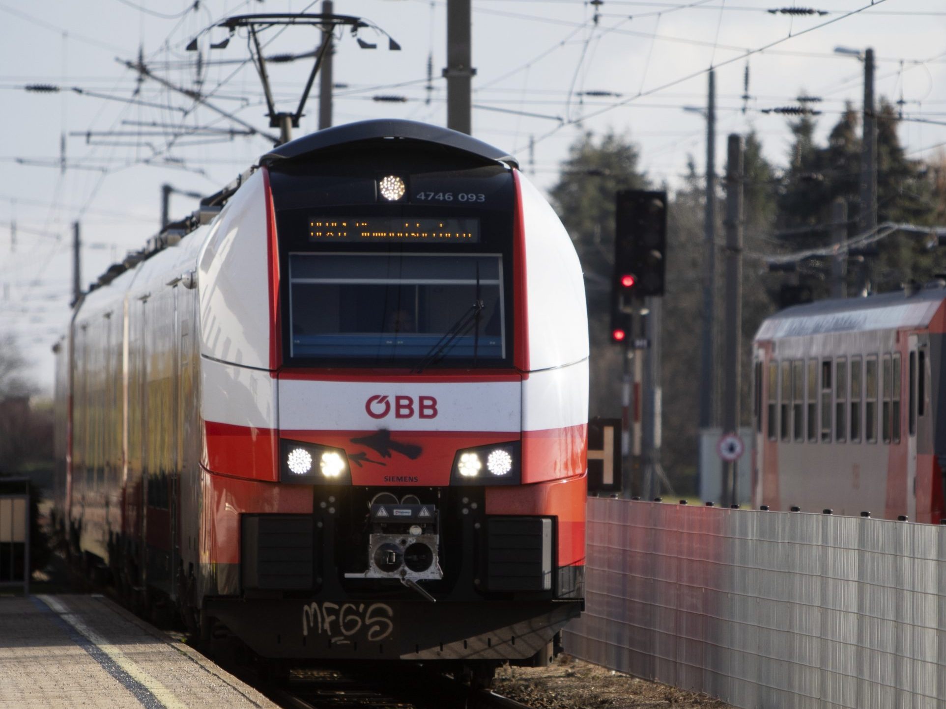 Die ÖBB fahren wieder mit allen verfügbaren Zügen.