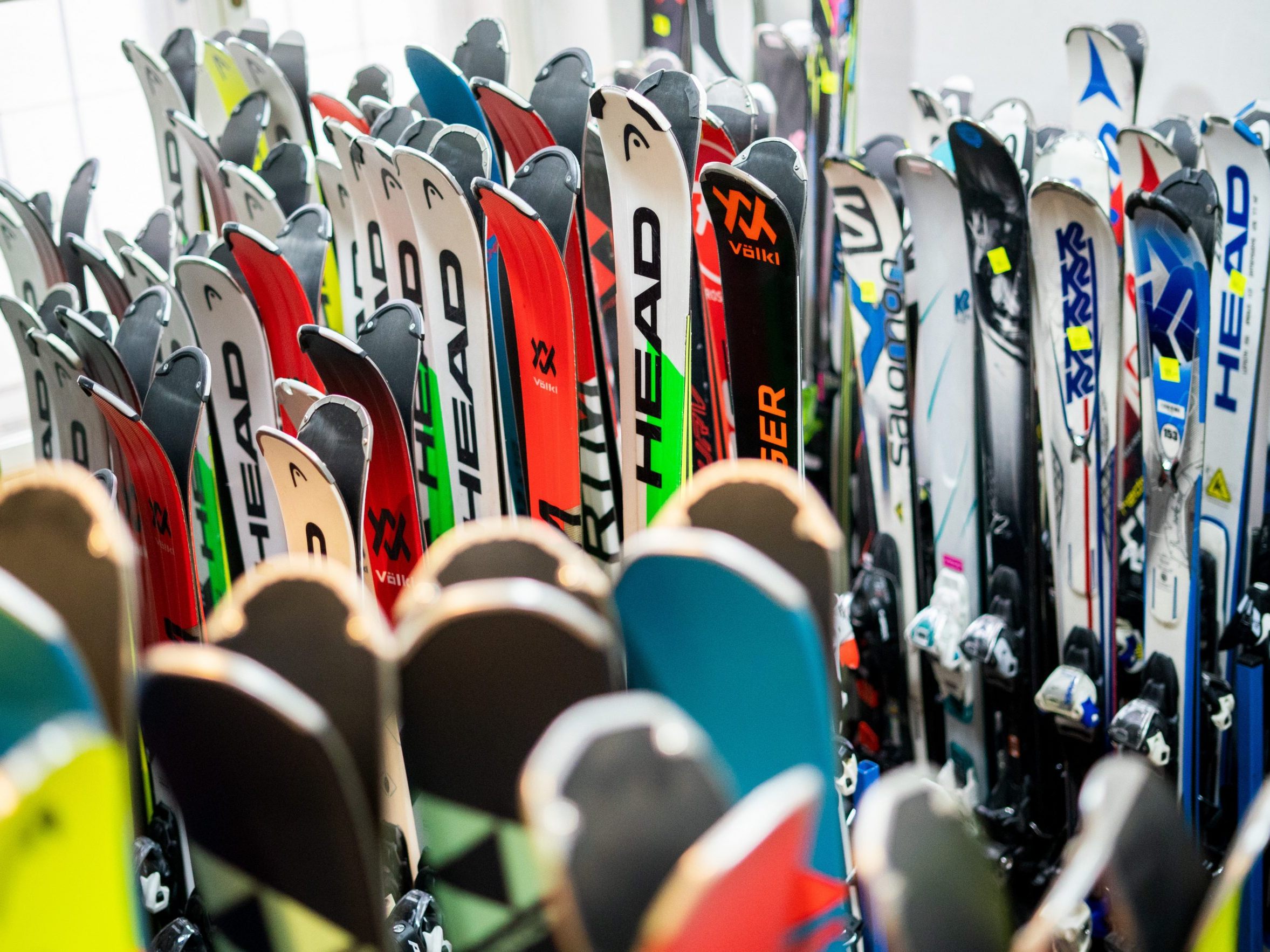 Die Verkaufszahlen von Alpin- und Tourski sind fast wieder auf Vor-Corona-Niveau. Die Verkaufszahlen von Alpin- und Tourski sind fast wieder auf Vor-Corona-Niveau.