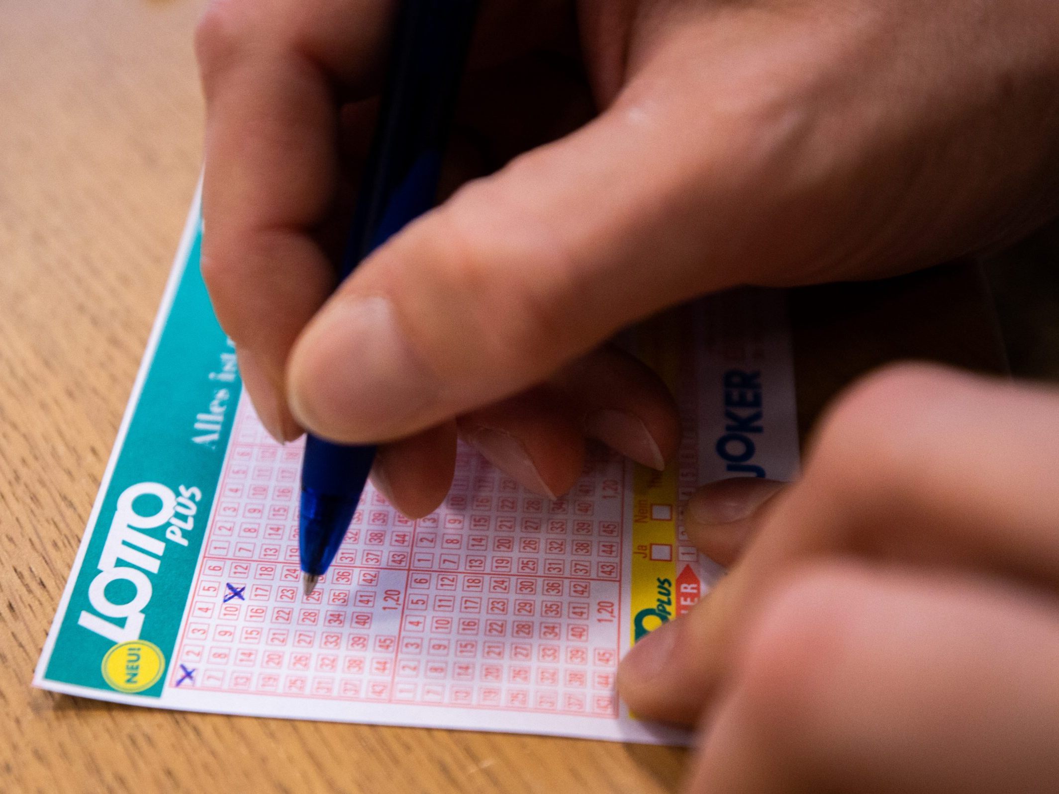 Gleich drei Spieler kreuzten die sechs Richtigen beim Lotto an.