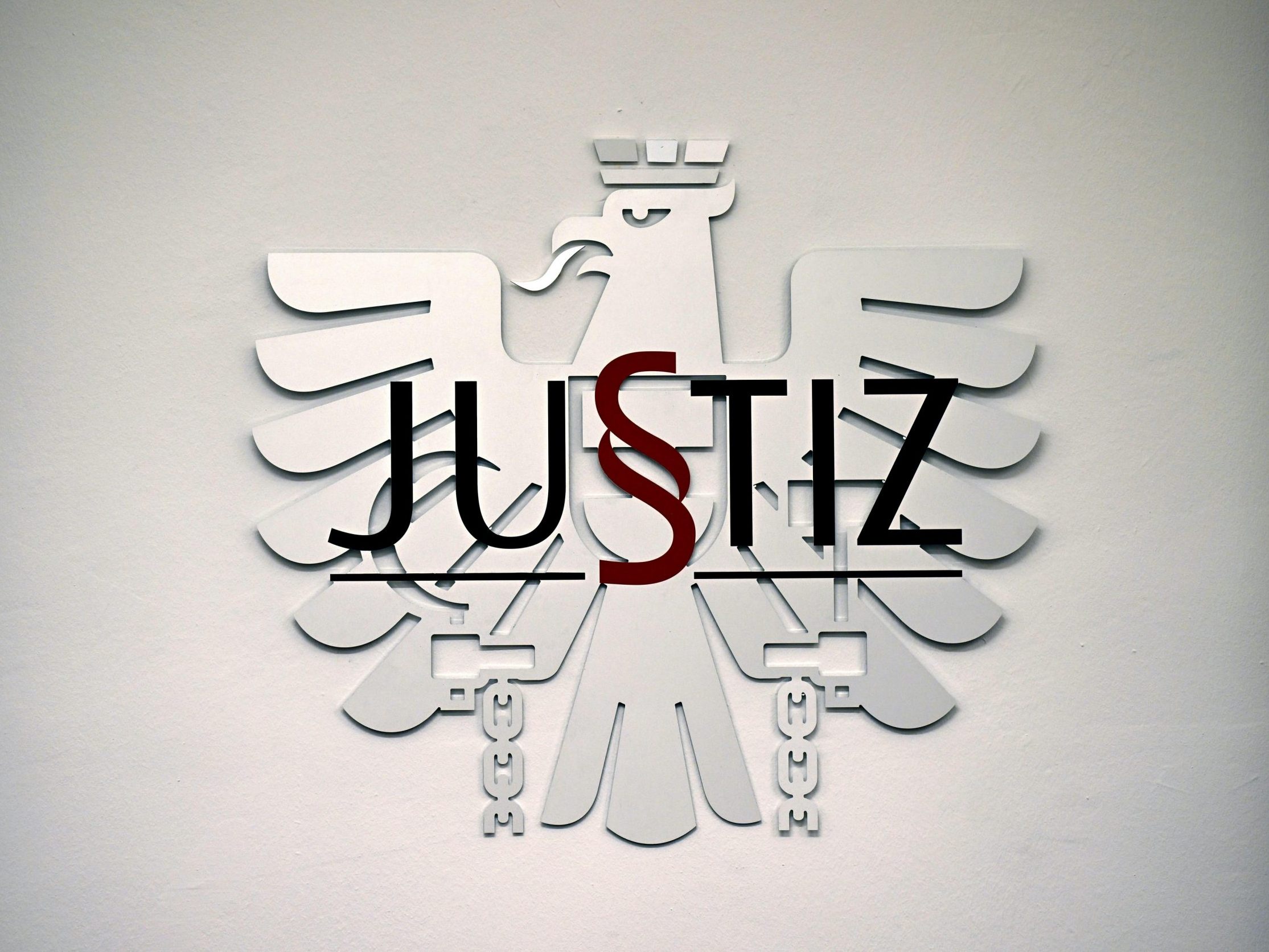 Fünf Jahre Haft setzte es für einen Tankstellenräuber im Burgenland. Fünf Jahre Haft setzte es für einen Tankstellenräuber im Burgenland.