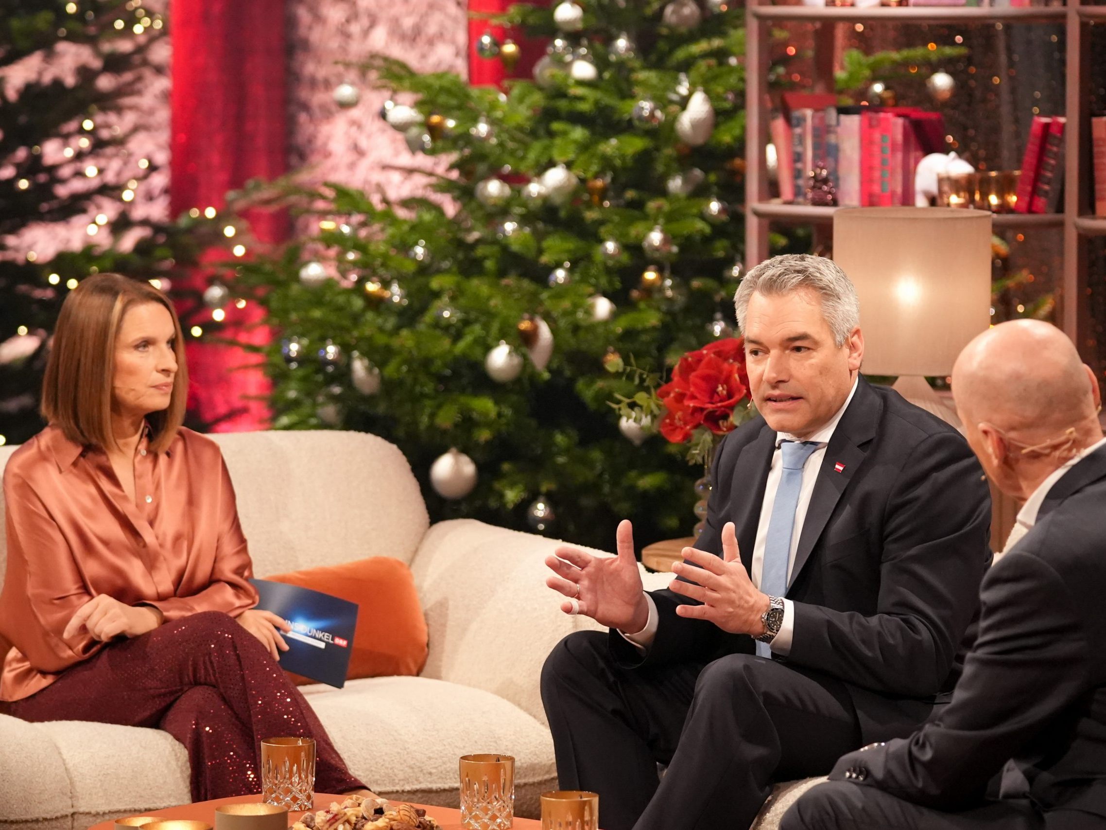 Nehammer appellierte in der ORF-Sendung "Licht ins Dunkel" an den Zusammenhalt. Nehammer appellierte in der ORF-Sendung "Licht ins Dunkel" an den Zusammenhalt.