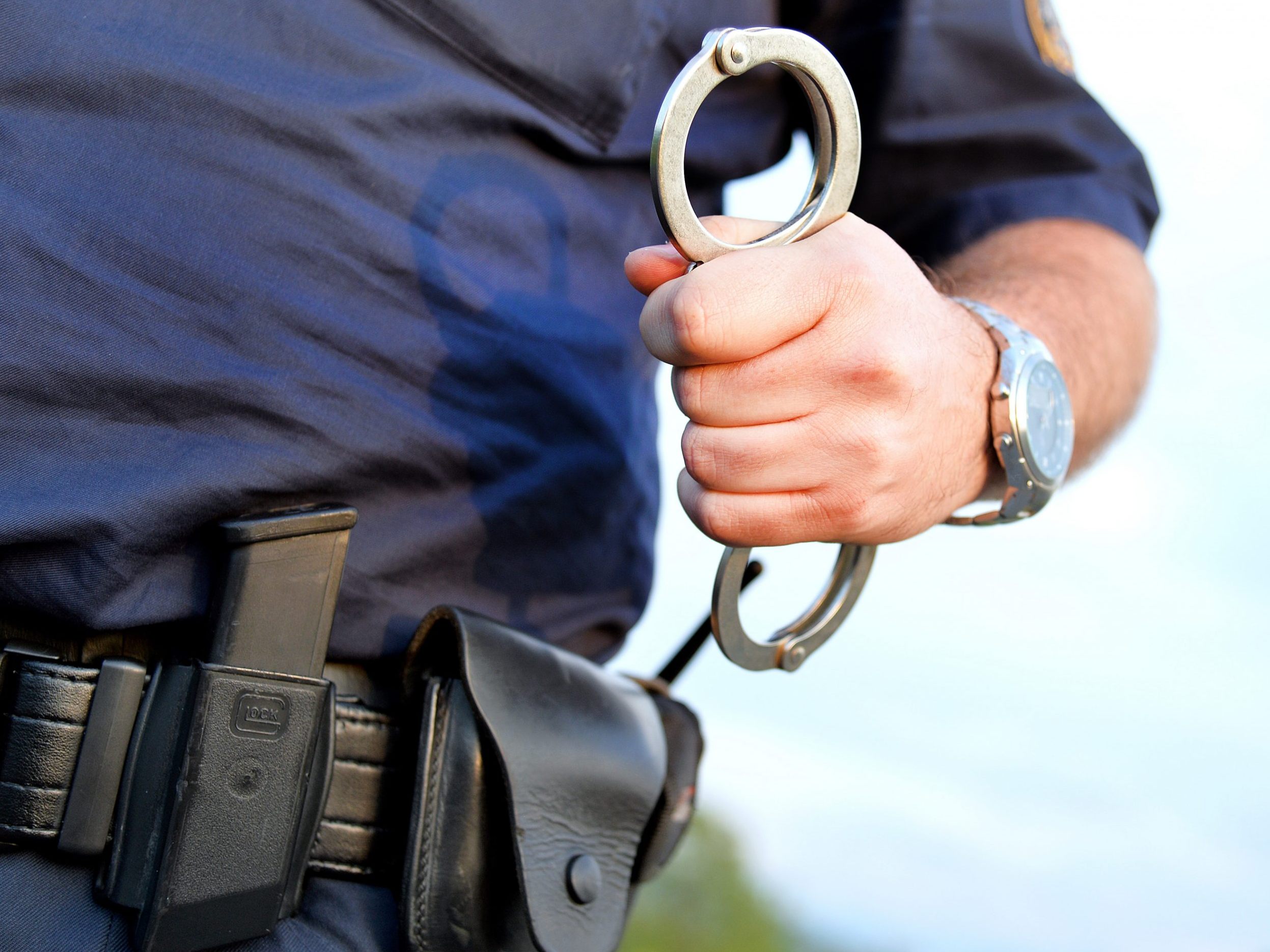 In Wien bedrohte ein betrunkener Jugendlicher Polizisten.