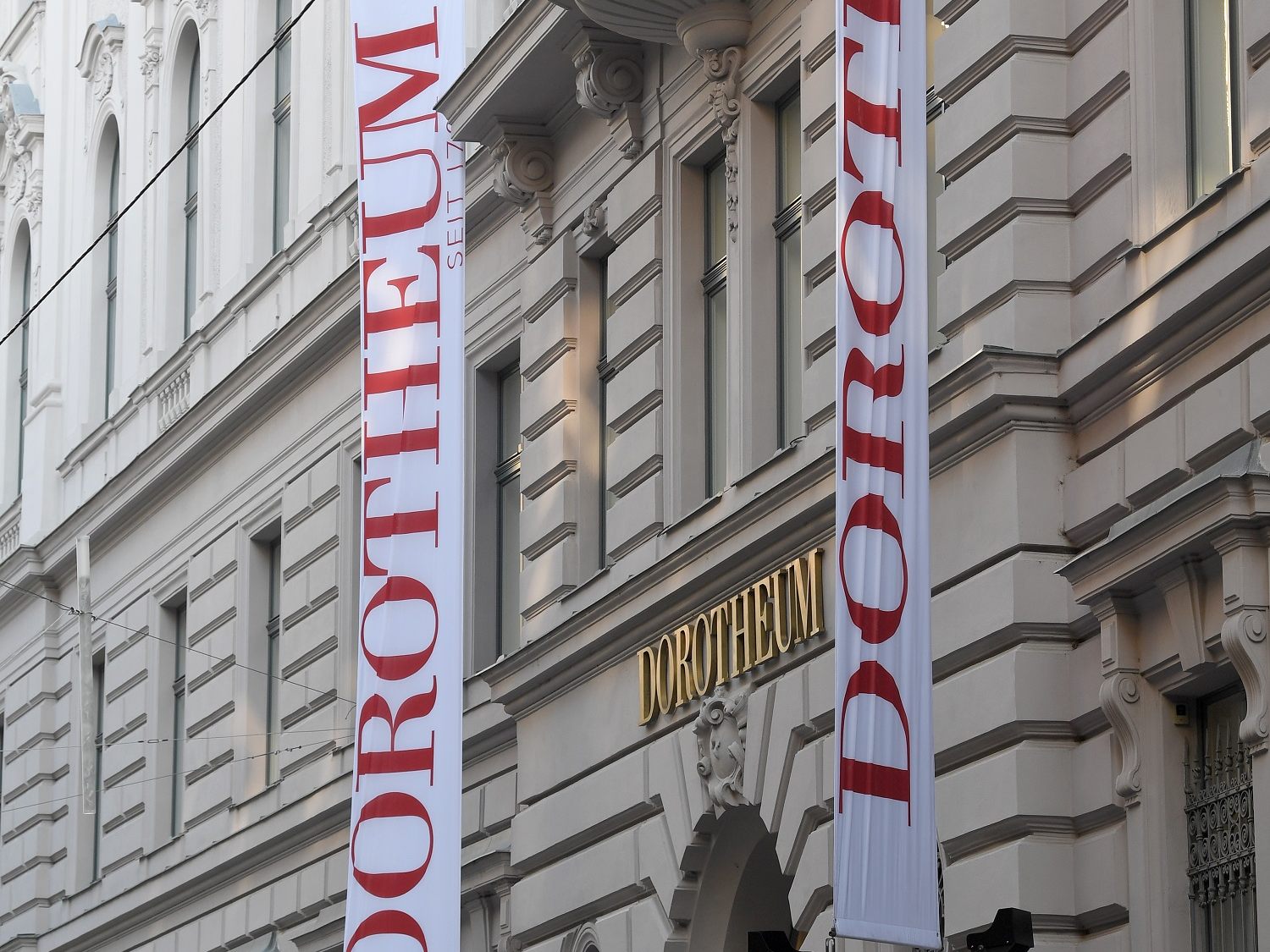 Dorotheum versteigert Klavier von Peter Alexander.