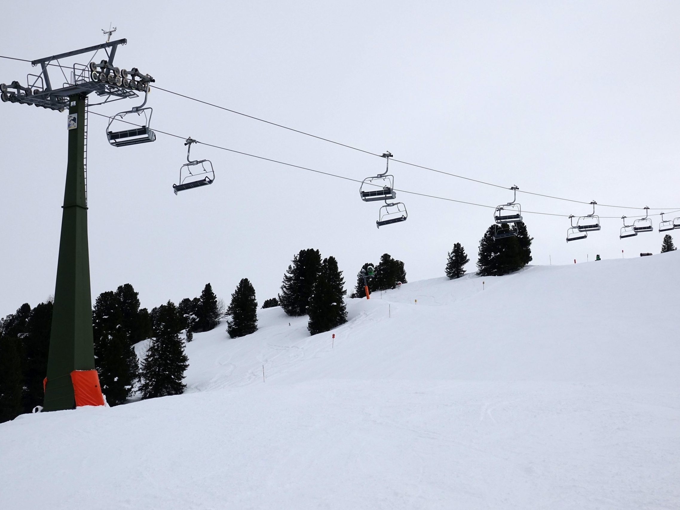 In Tirol gab es einen Liftunfall. Das Foto zeigt den Lift nach dem Unfall.