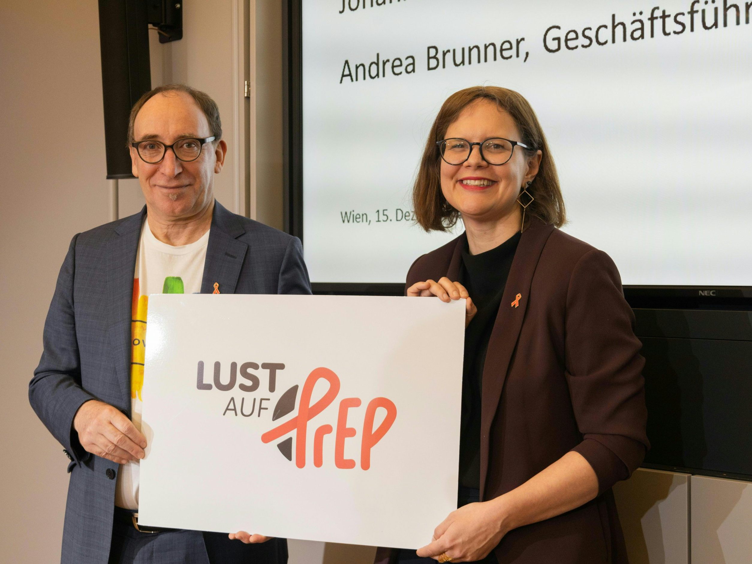 Gesundheitsminister Rauch und Aids-Hilfe-Wien-Geschäftsführerin Brunner bei einer PK.
