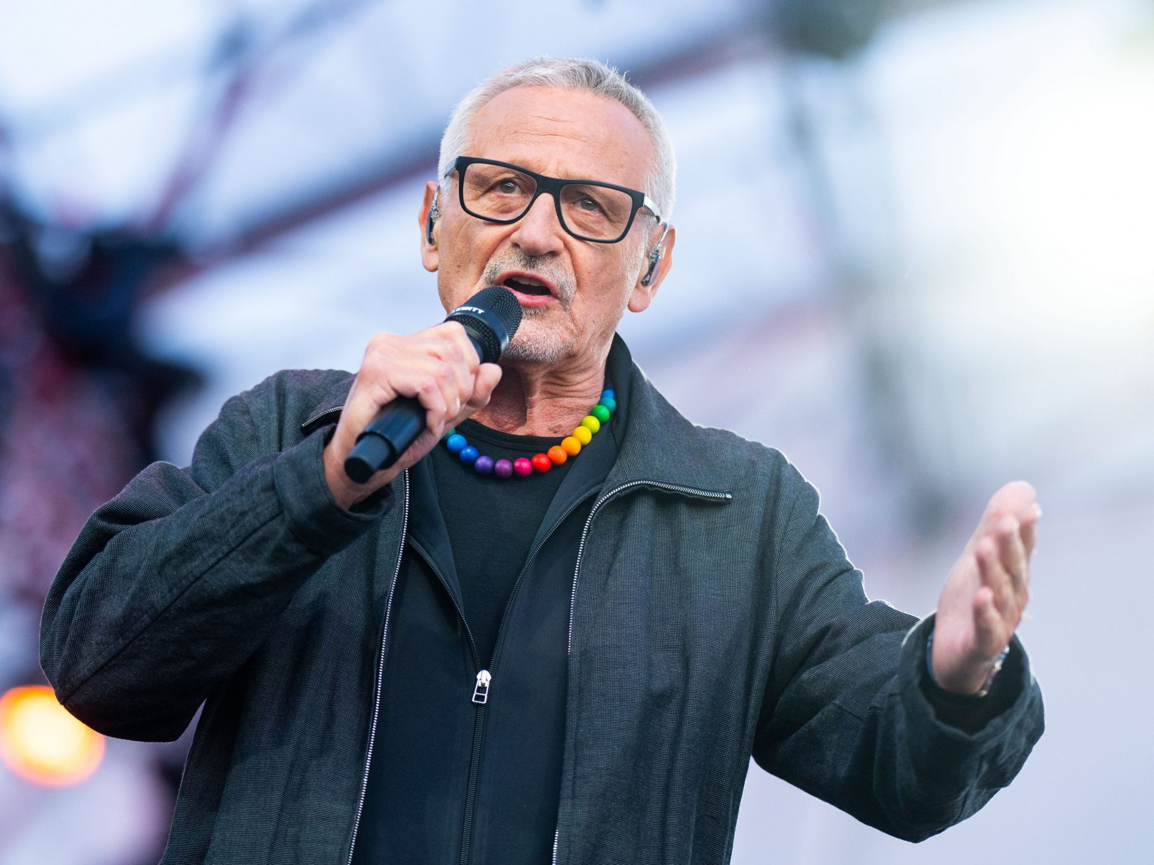 Wecker zog sich eine Wirbelverletzung zu. Wecker zog sich eine Wirbelverletzung zu.