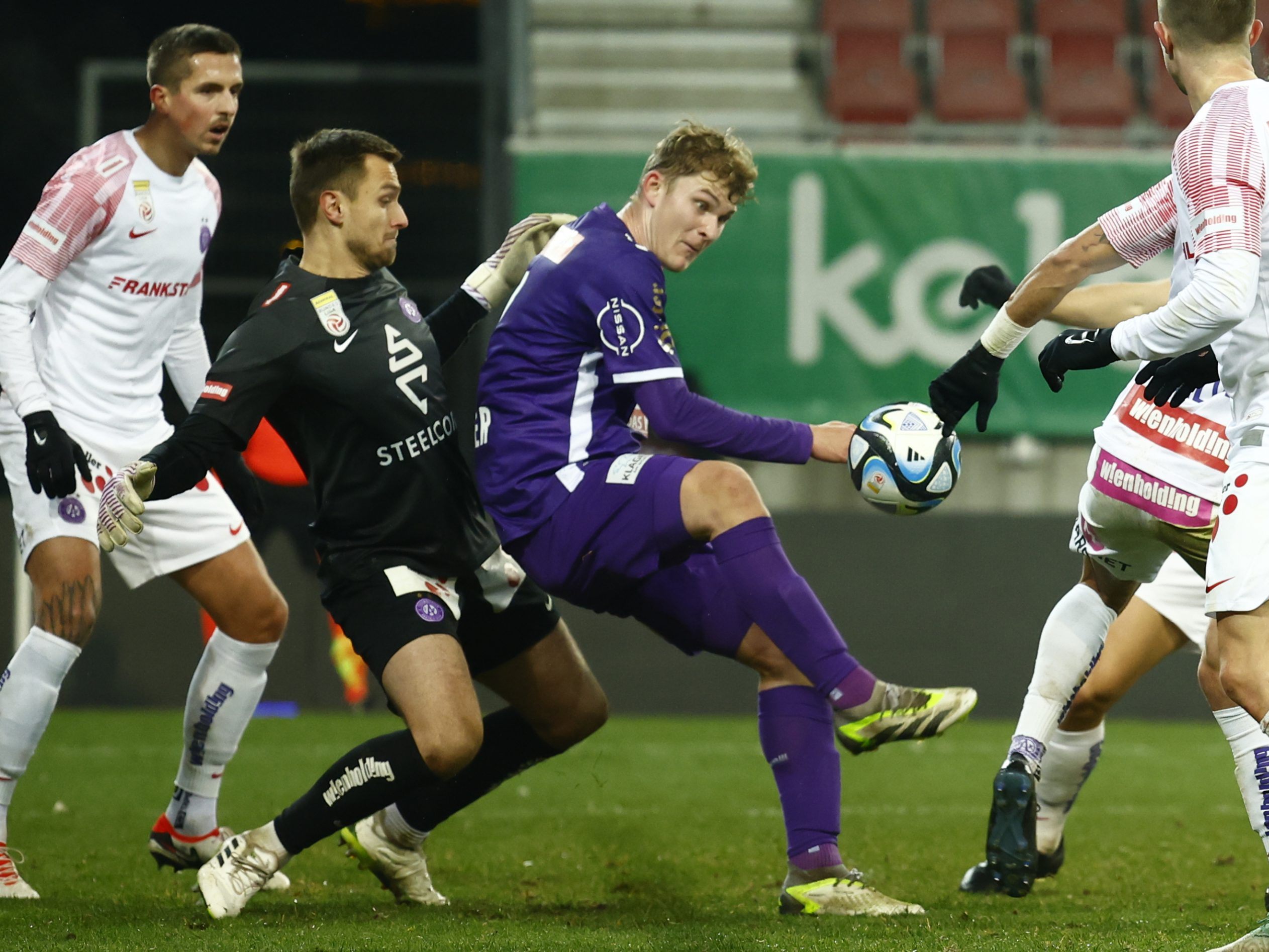 Austria Wien holte in Klagenfurt ein hoch verdientes 2:2-Unentschieden. Austria Wien holte in Klagenfurt ein hoch verdientes 2:2-Unentschieden.