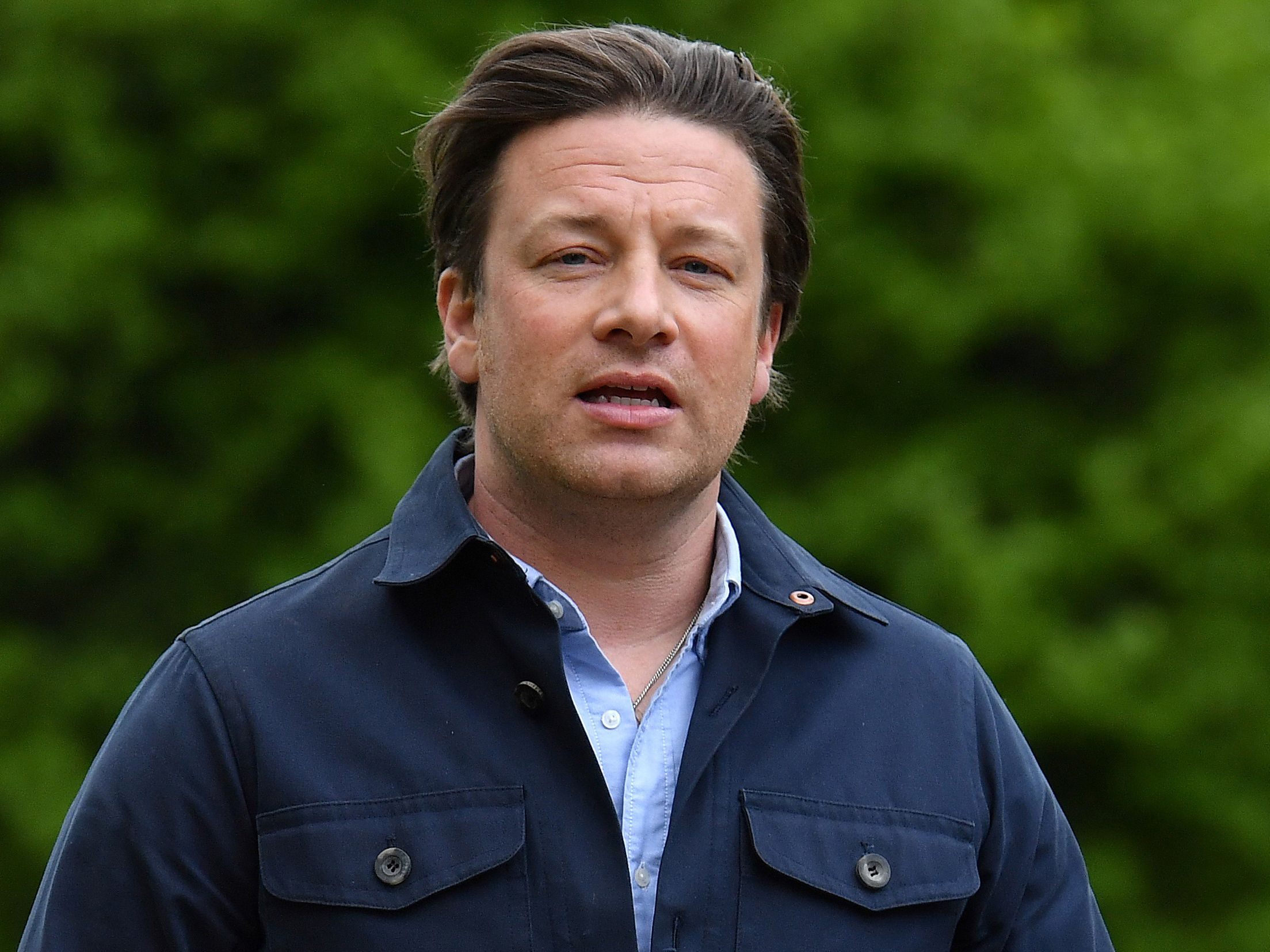 Jamie Oliver tritt 2025 bei "Kitchen Nightmares" an. Jamie Oliver tritt 2025 bei "Kitchen Nightmares" an.