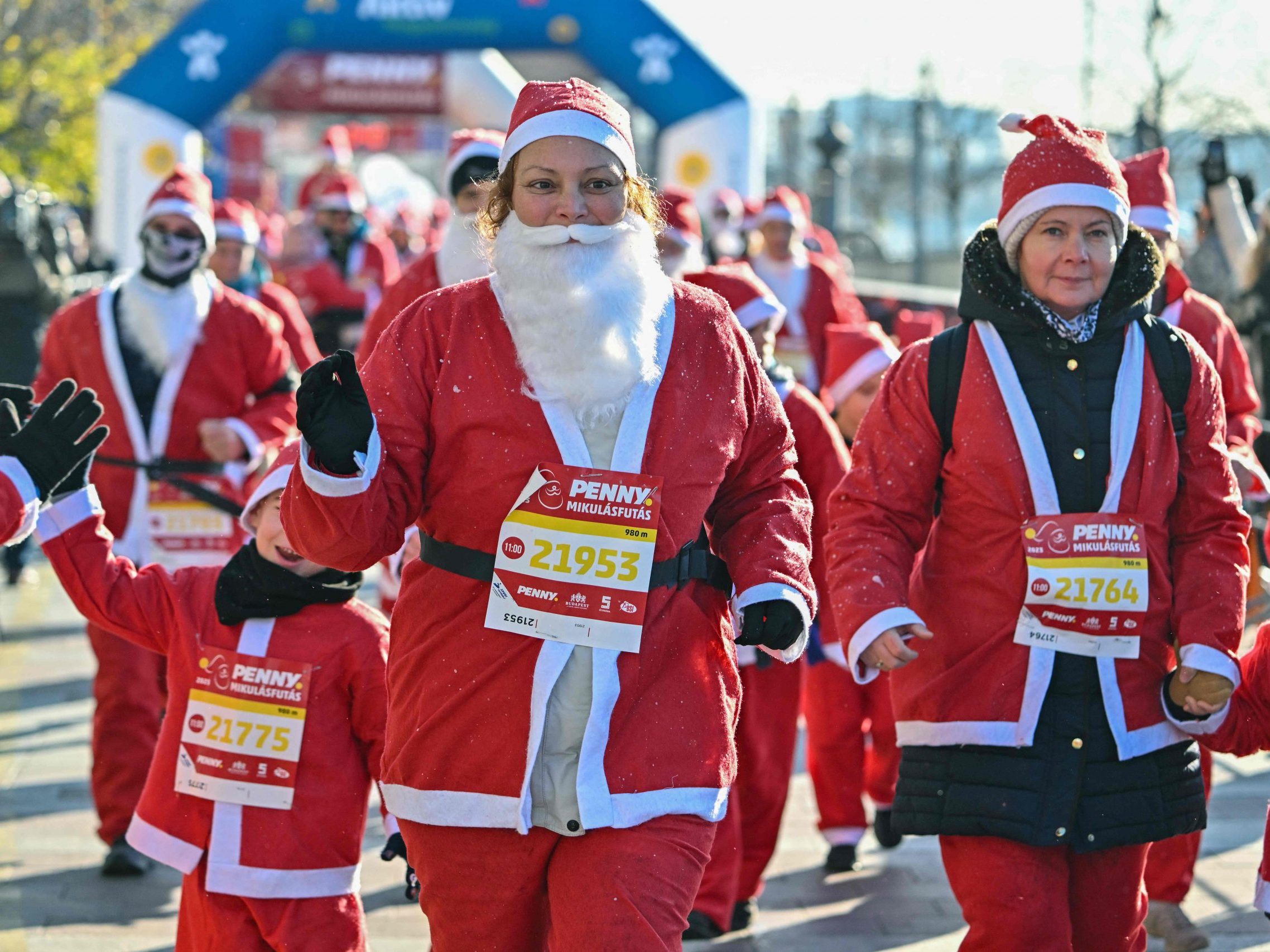 Traditioneller Weihnachtsmannlauf in Budapest. Traditioneller Weihnachtsmannlauf in Budapest.