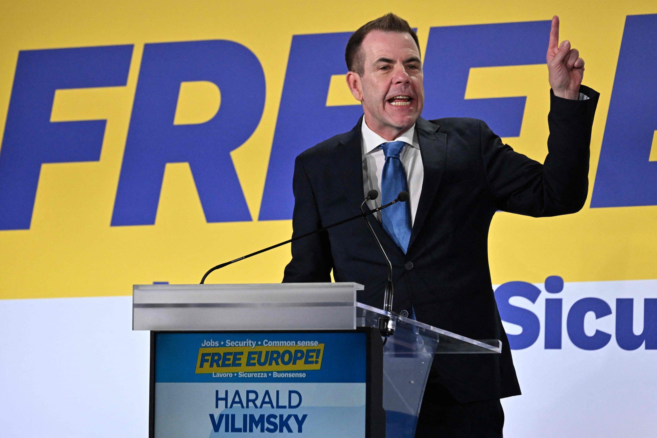 Harald Vilimsky, Spitzenkandidat der FPÖ, bei einer Rede in Italien im Dezember 2023. Harald Vilimsky, Spitzenkandidat der FPÖ, bei einer Rede in Italien im Dezember 2023.